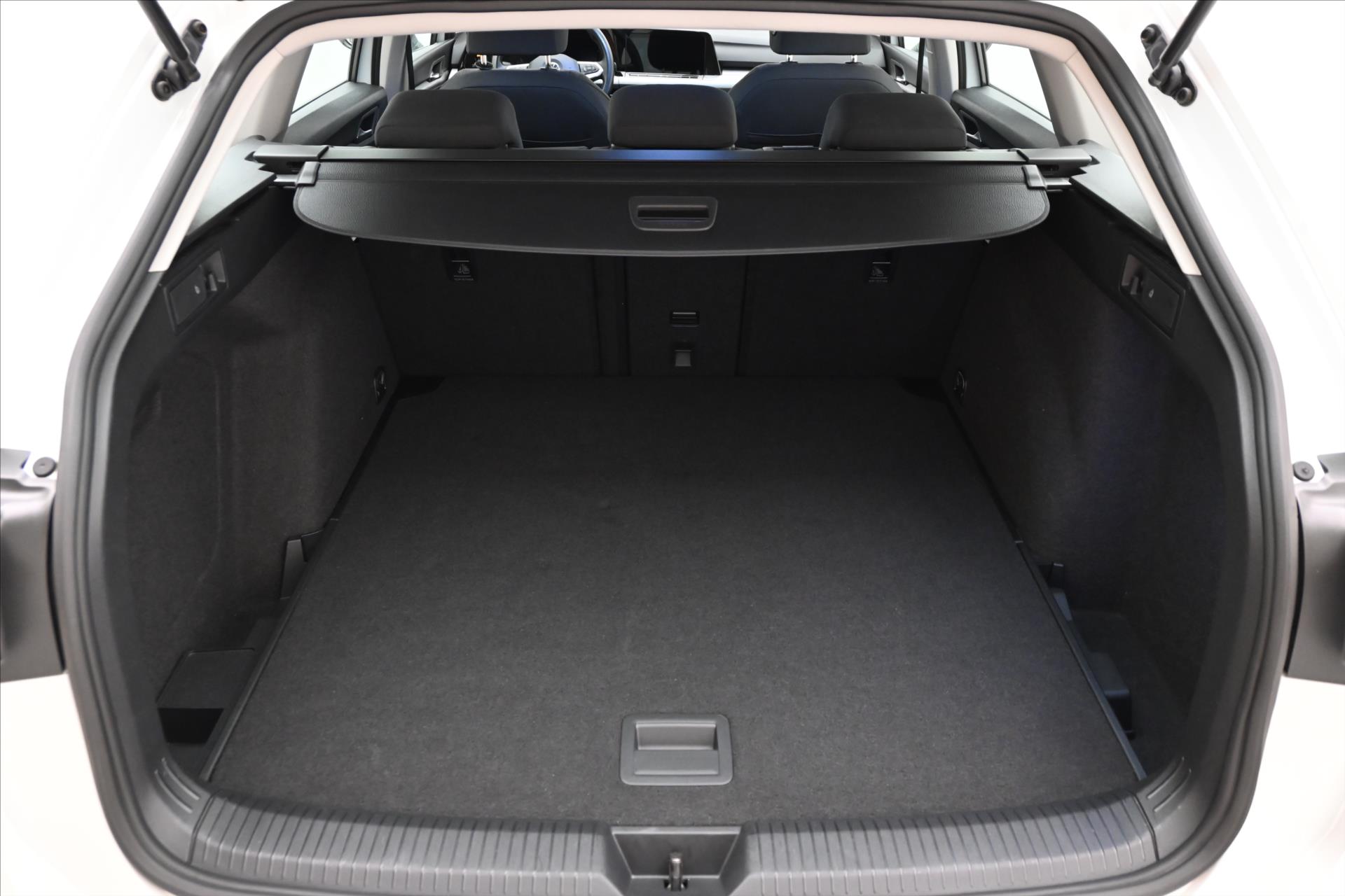 Hlavní fotografie vozu Volkswagen Golf 2,0 TDI 85 kW DSG Life Záruka až 5 let (10)