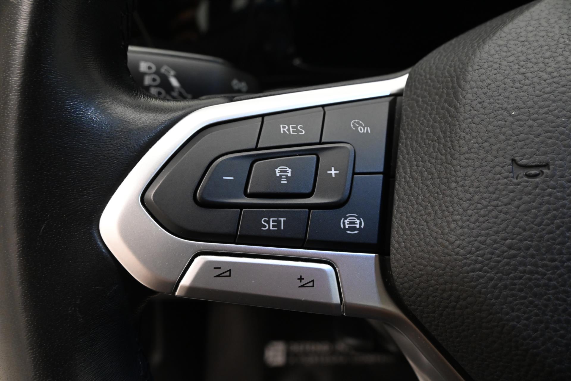 Hlavní fotografie vozu Volkswagen Golf 2,0 TDI 85 kW DSG Life Záruka až 5 let (23)