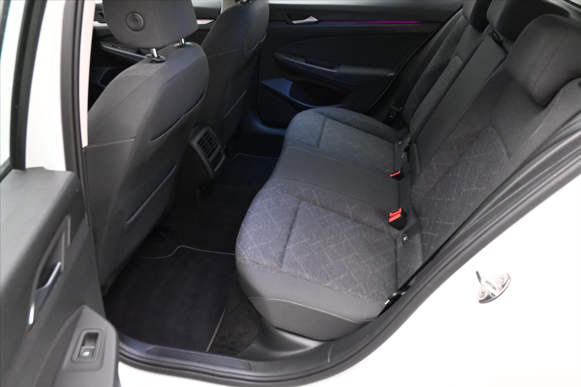 Hlavní fotografie vozu Volkswagen Golf 2,0 TDI 85kW DSG Life Záruka až 5 let (15)