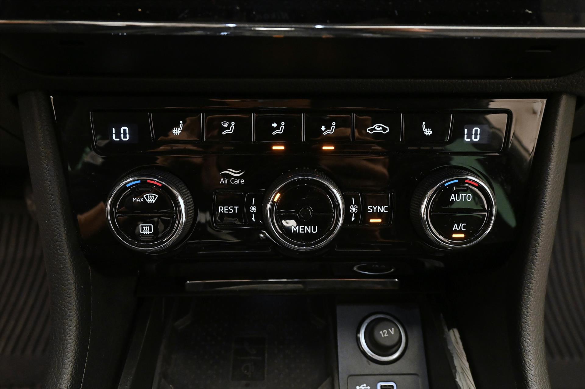 Hlavní fotografie vozu Škoda Superb 2,0 TDI 110kW DSG Style Záruka až 5 let (17)