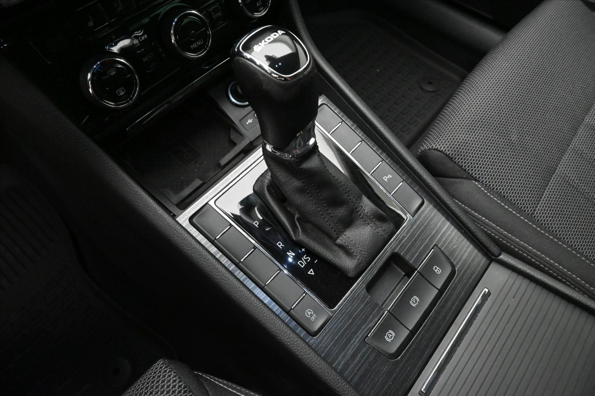 Hlavní fotografie vozu Škoda Superb 2,0 TDI 110kW DSG Style Záruka až 5 let (18)