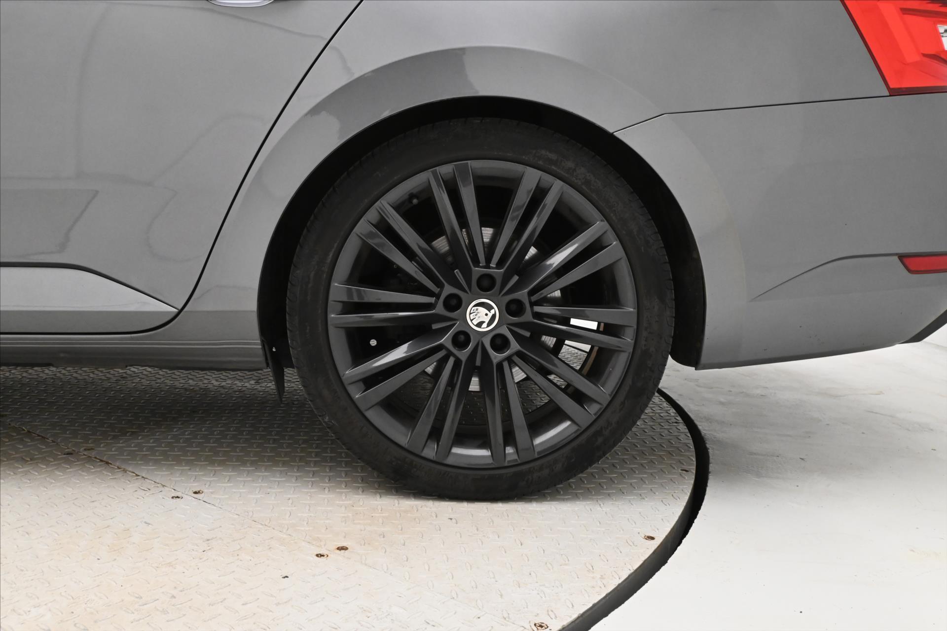 Hlavní fotografie vozu Škoda Superb 2,0 TDI 110kW DSG Style Záruka až 5 let (24)