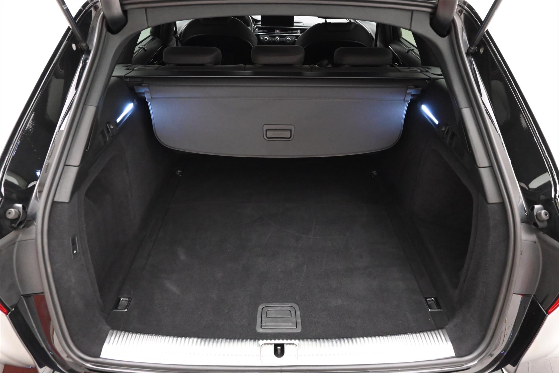 Hlavní fotografie vozu Audi A4 2,0 TDI 150 kW QUATTRO Záruka až 5 let (10)