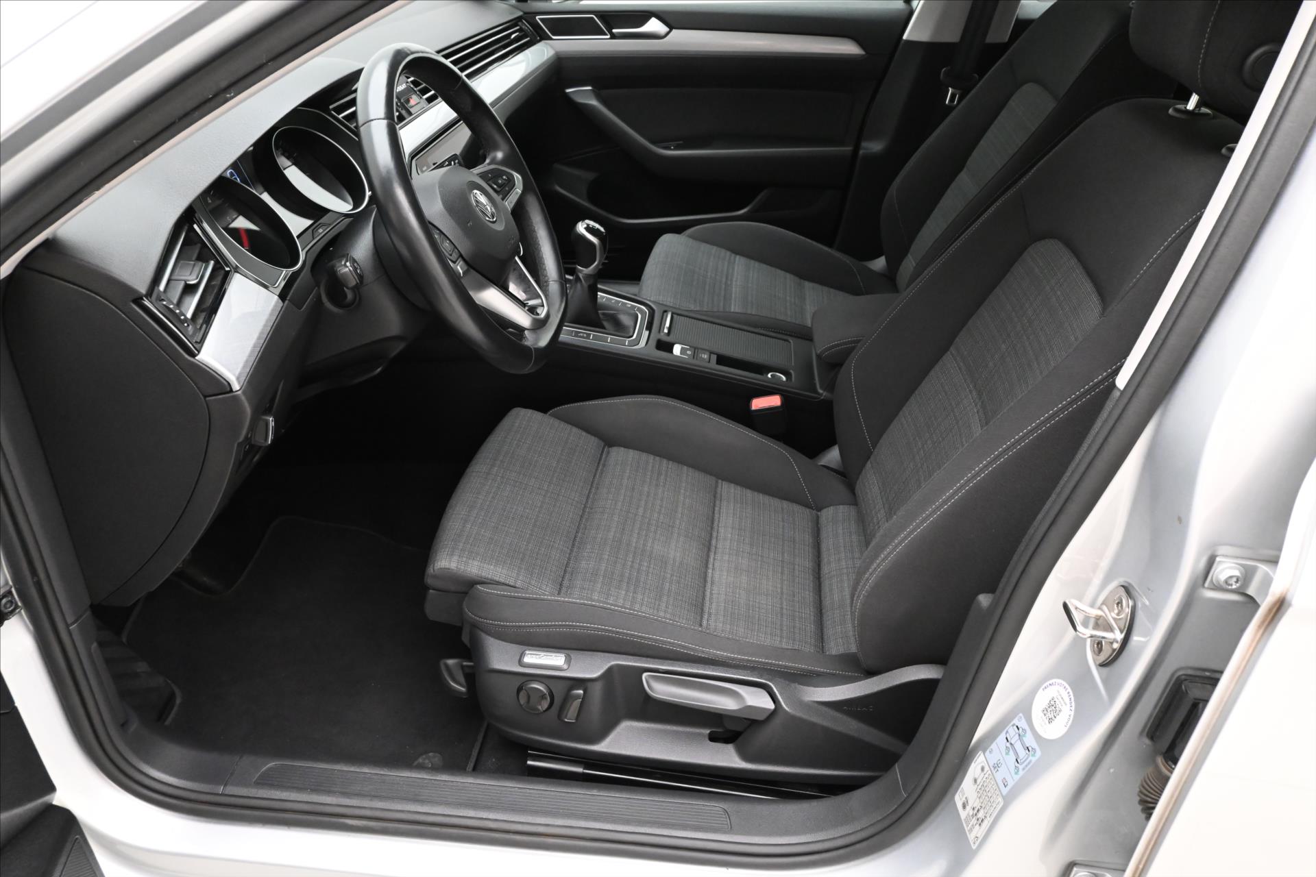 Main photo of the car Volkswagen Passat 2,0 TDI 110kW Business Záruka až 5 let (12)