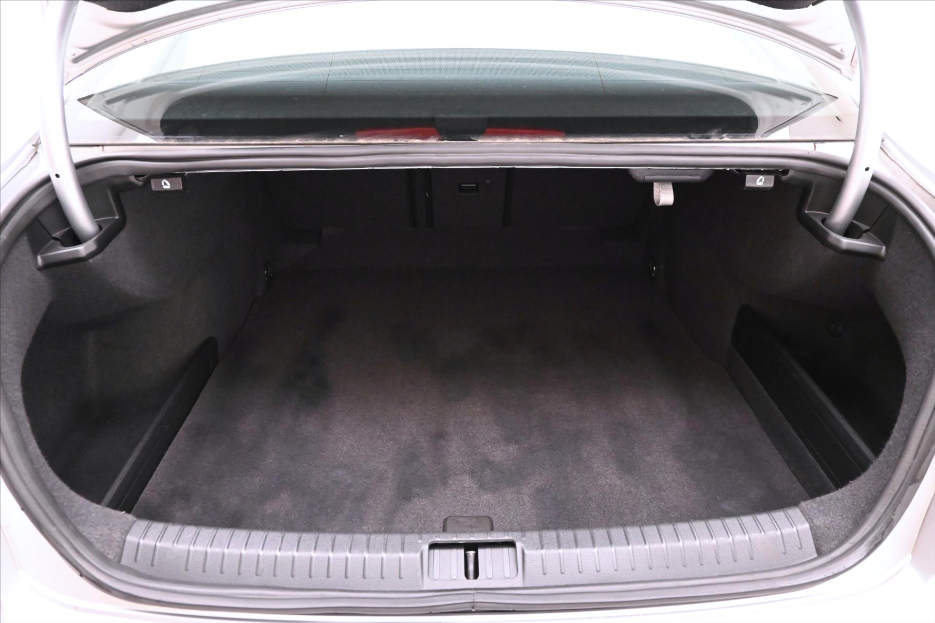 Main photo of the car Volkswagen Passat 2,0 TDI 110kW Business Záruka až 5 let (9)