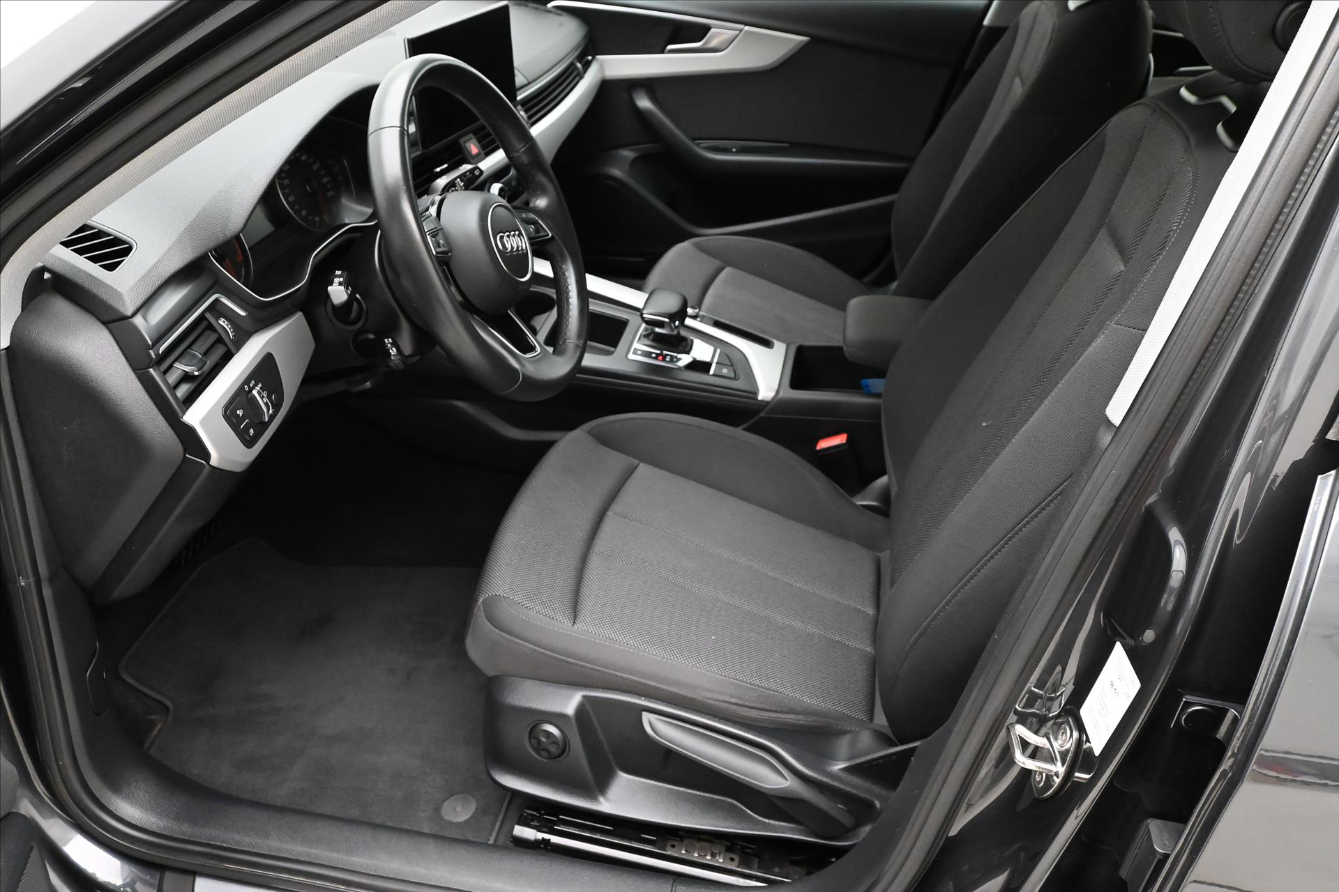 Hlavní fotografie vozu Audi A4 Avant 2,0 TDI 120kW DSG Avant Záruka až 5 let (13)