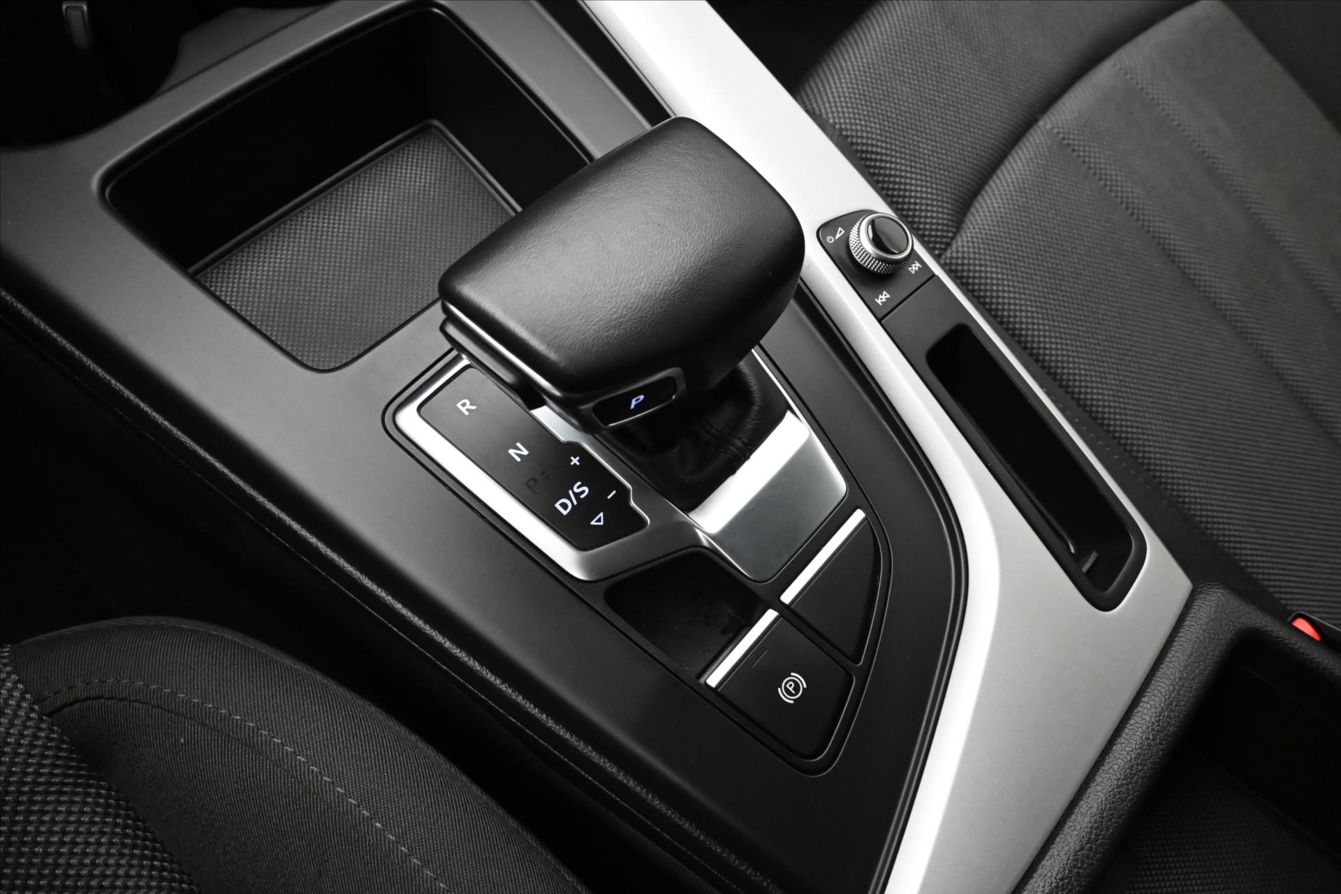Hlavní fotografie vozu Audi A4 2,0 TDI 120kW DSG Avant Záruka až 5 let (23)