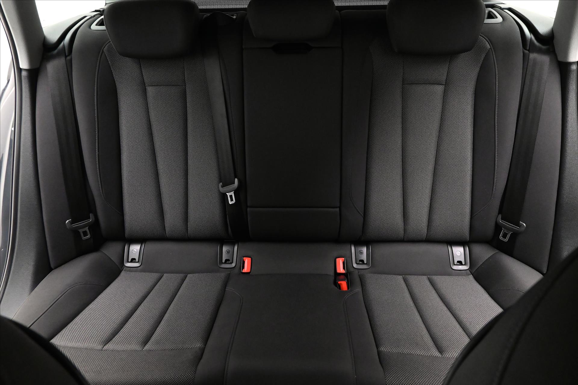 Hlavní fotografie vozu Audi A4 2,0 TDI 120kW DSG Avant Záruka až 5 let (29)
