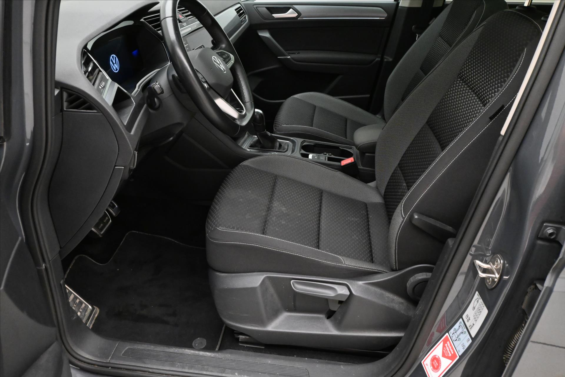 Main photo of the car Volkswagen Touran 2,0 TDI 110kW Active Záruka až 5 let (12)