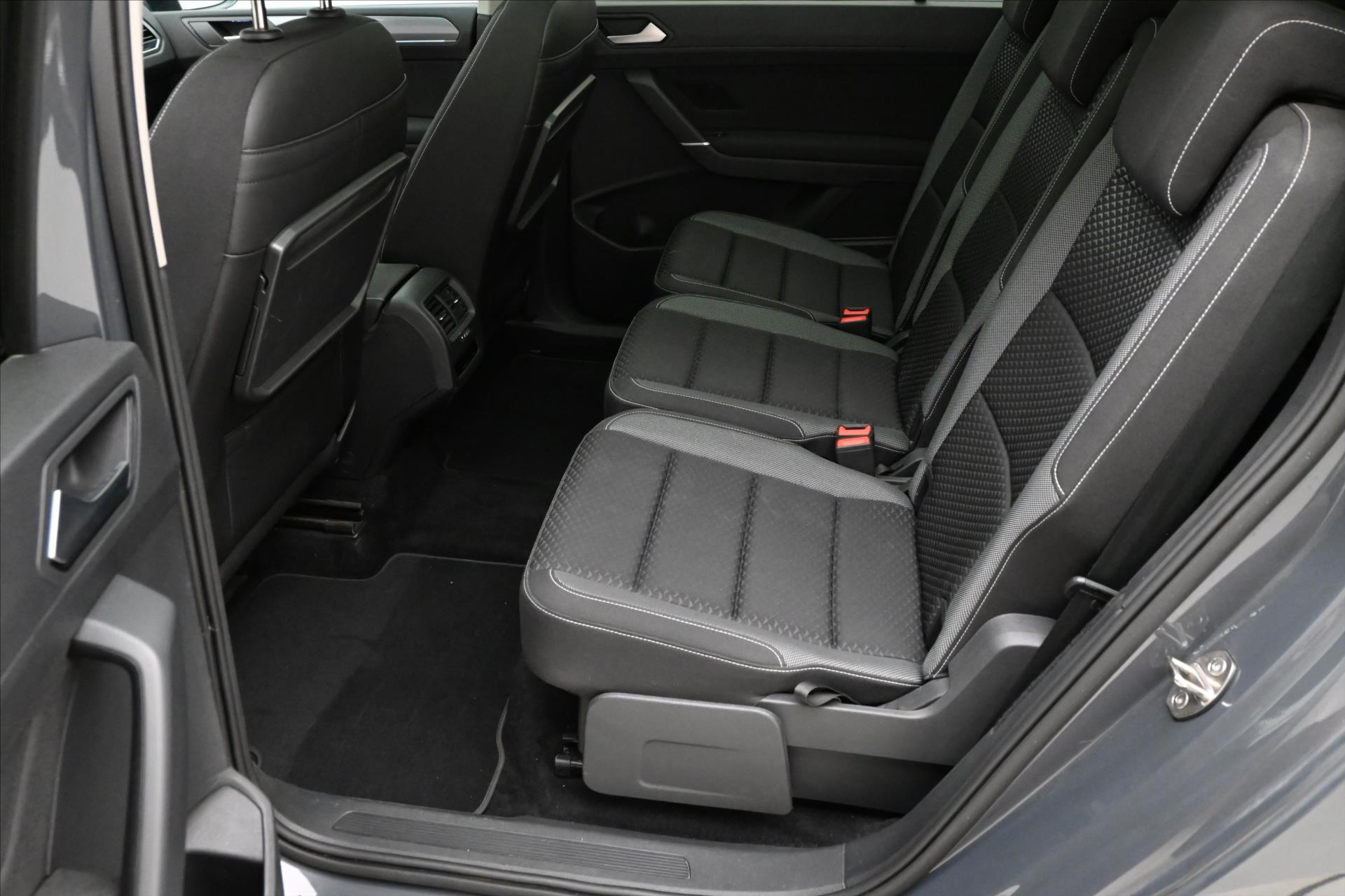 Main photo of the car Volkswagen Touran 2,0 TDI 110kW Active Záruka až 5 let (13)
