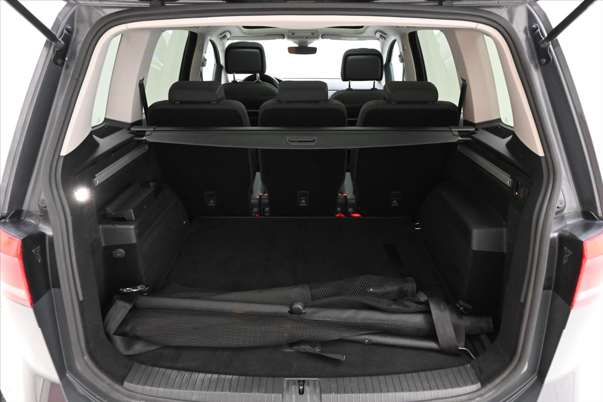 Main photo of the car Volkswagen Touran 2,0 TDI 110kW Active Záruka až 5 let (9)