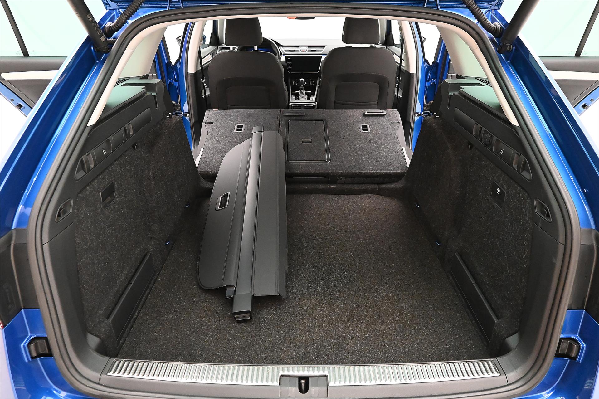 Main photo of the car Skoda Superb 2,0 TDI 147kW DSG Style Záruka až 5 let (11)