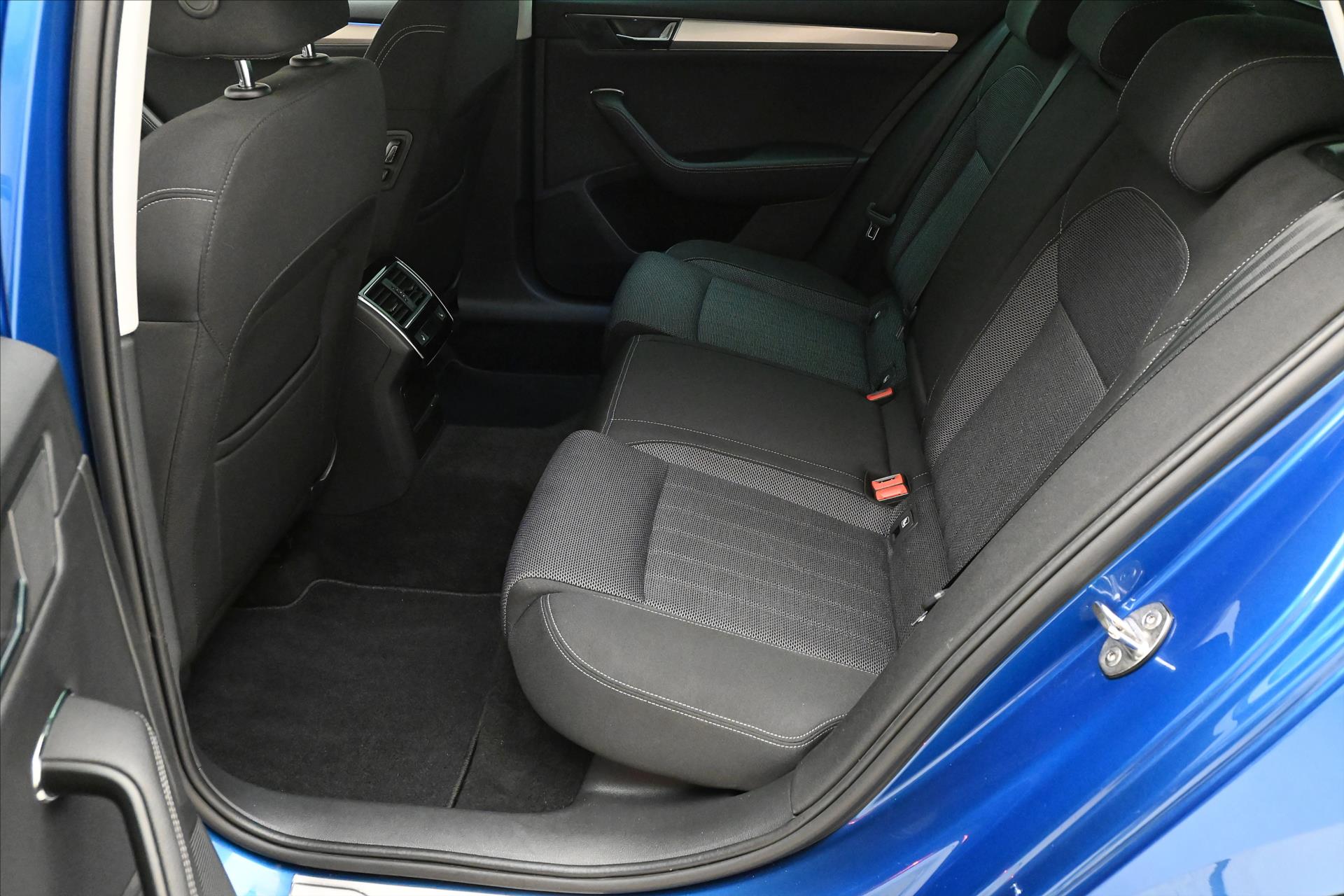 Main photo of the car Skoda Superb 2,0 TDI 147kW DSG Style Záruka až 5 let (14)
