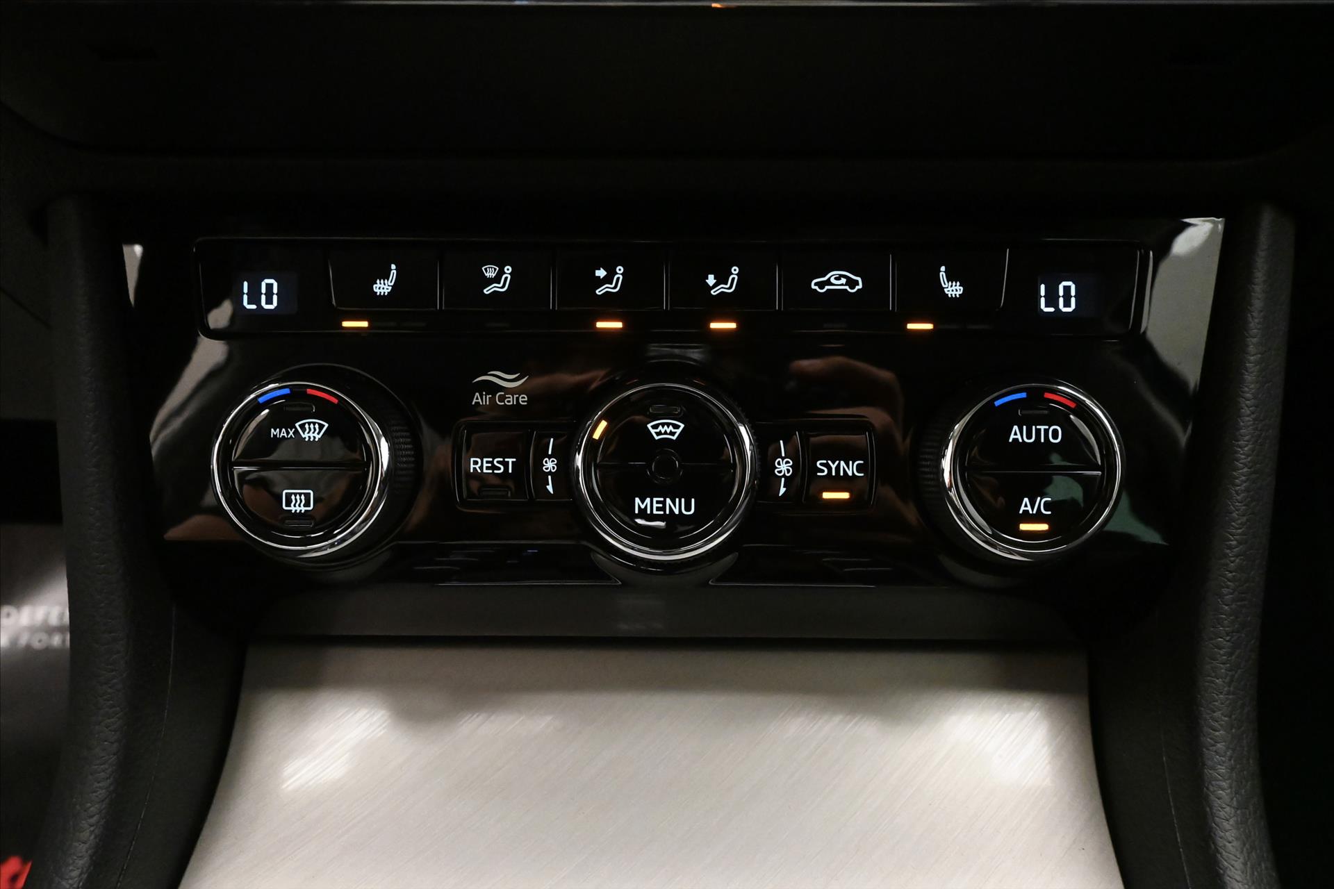 Main photo of the car Skoda Superb 2,0 TDI 147kW DSG Style Záruka až 5 let (21)