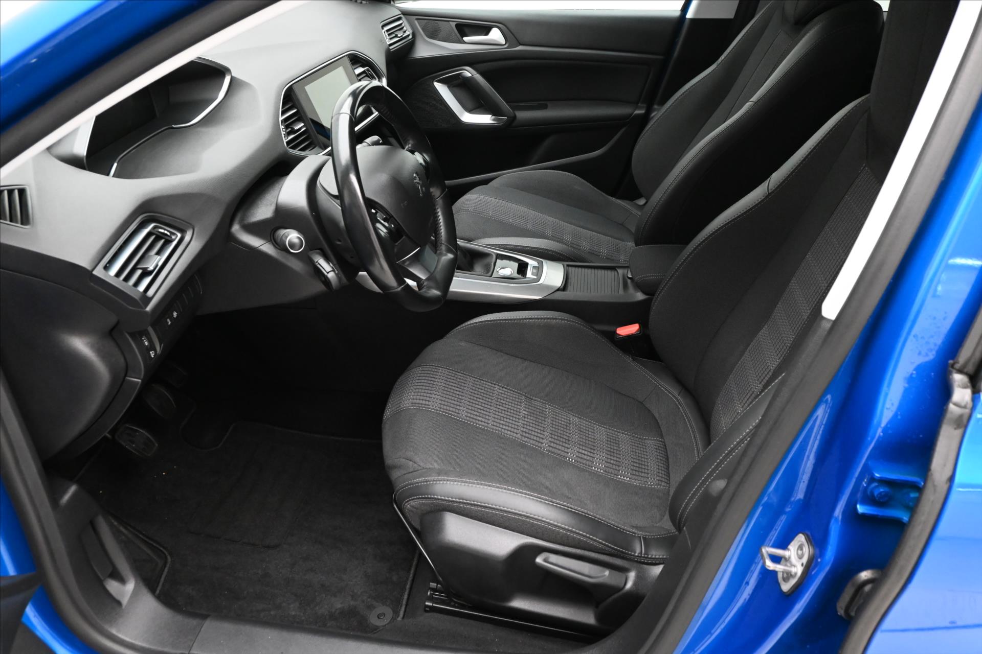 Hlavní fotografie vozu Peugeot 308 1,5 BlueHDI 96 kW Allure Záruka až 5 let (13)