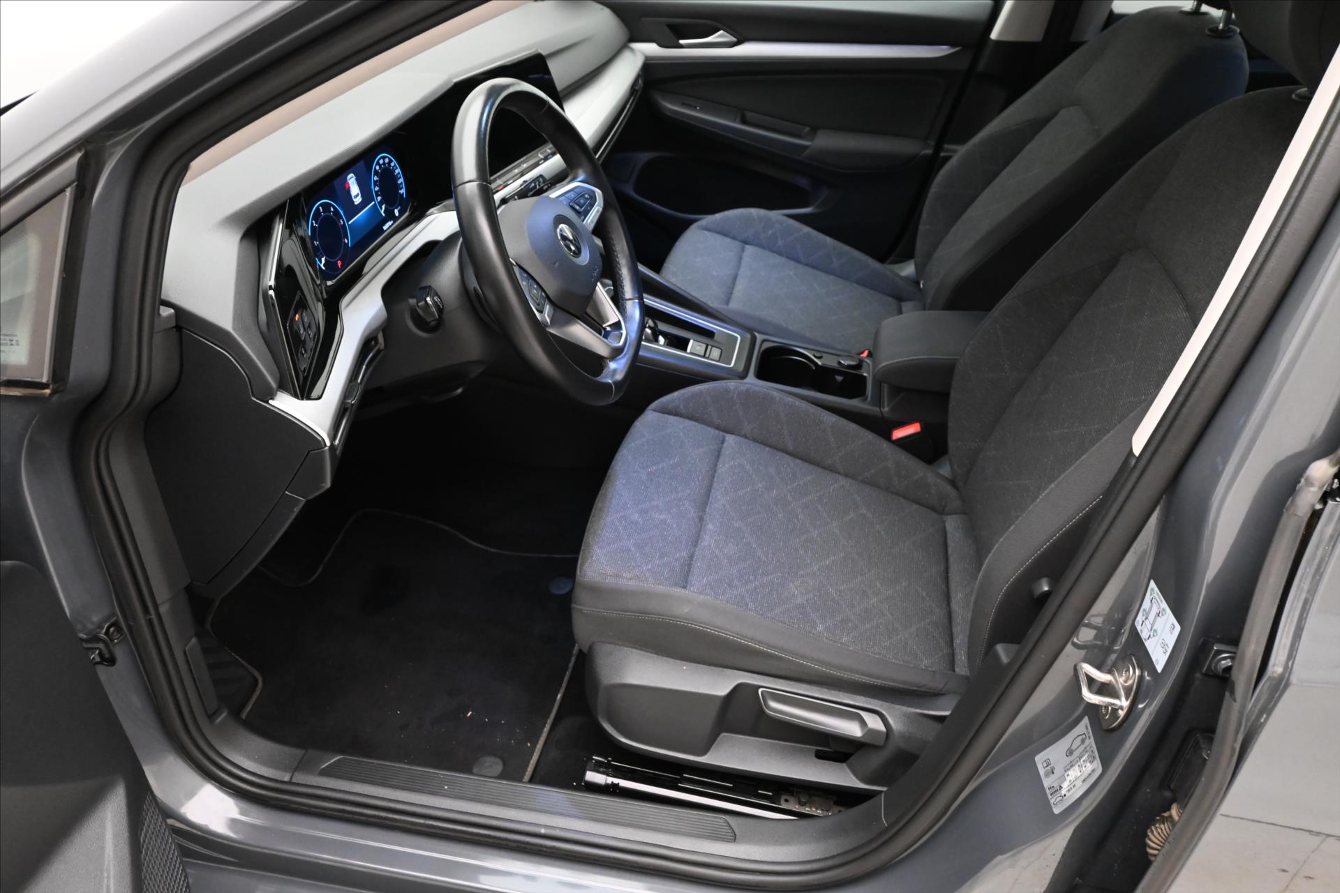 Hlavní fotografie vozu Volkswagen Golf 2,0 TDI 85 kW DSG Life Záruka až 5 let (13)