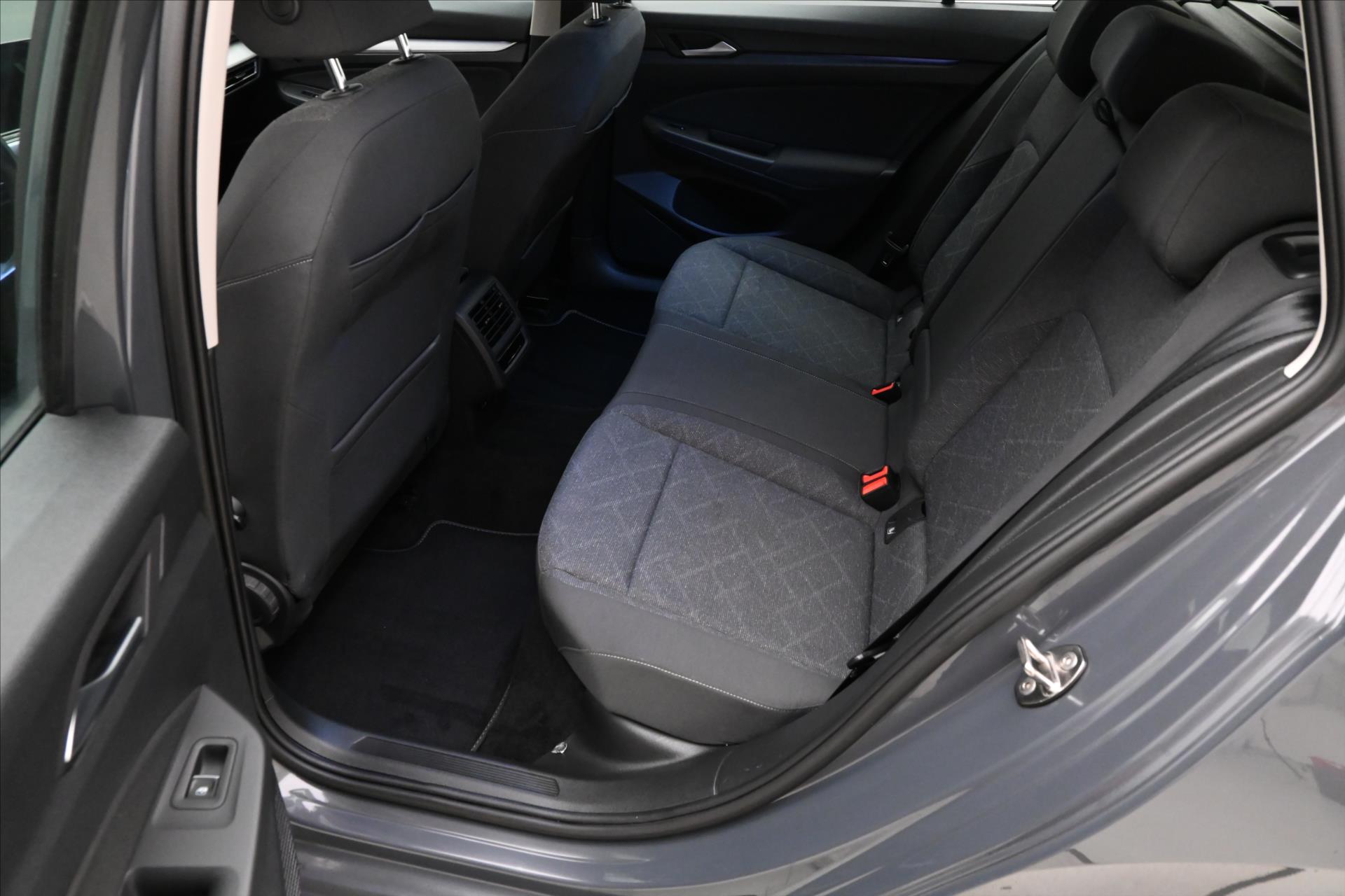 Hlavní fotografie vozu Volkswagen Golf 2,0 TDI 85 kW DSG Life Záruka až 5 let (14)