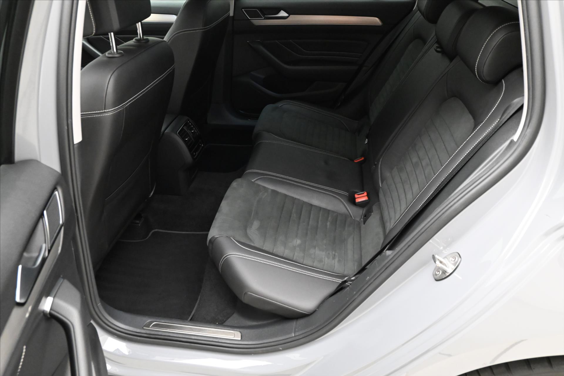 Hlavní fotografie vozu Volkswagen Passat 2,0 TDI 110 kW DSG ELEGANCE Záruka až 5 let (14)