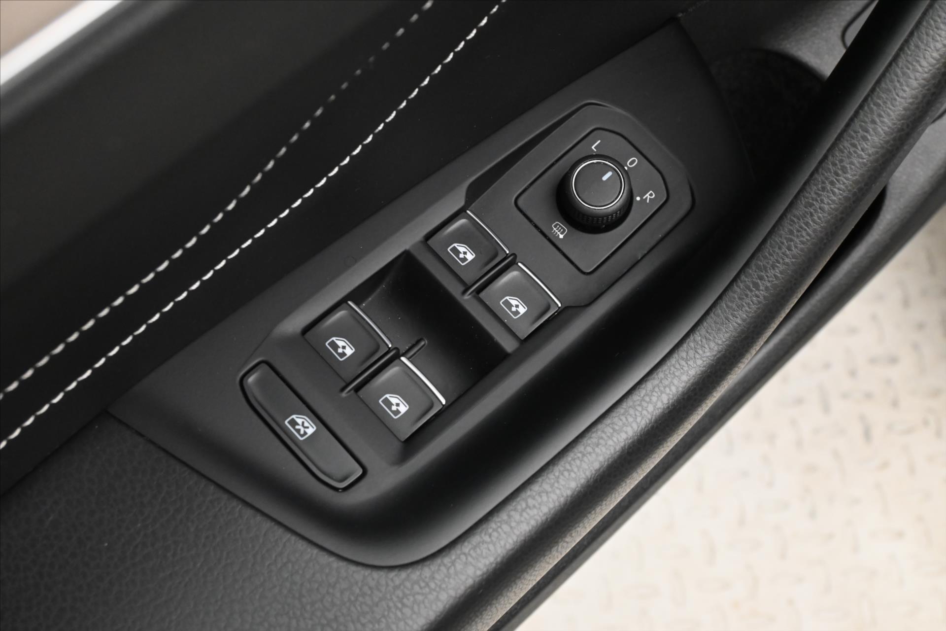 Hlavní fotografie vozu Volkswagen Passat 2,0 TDI 110 kW DSG ELEGANCE Záruka až 5 let (26)