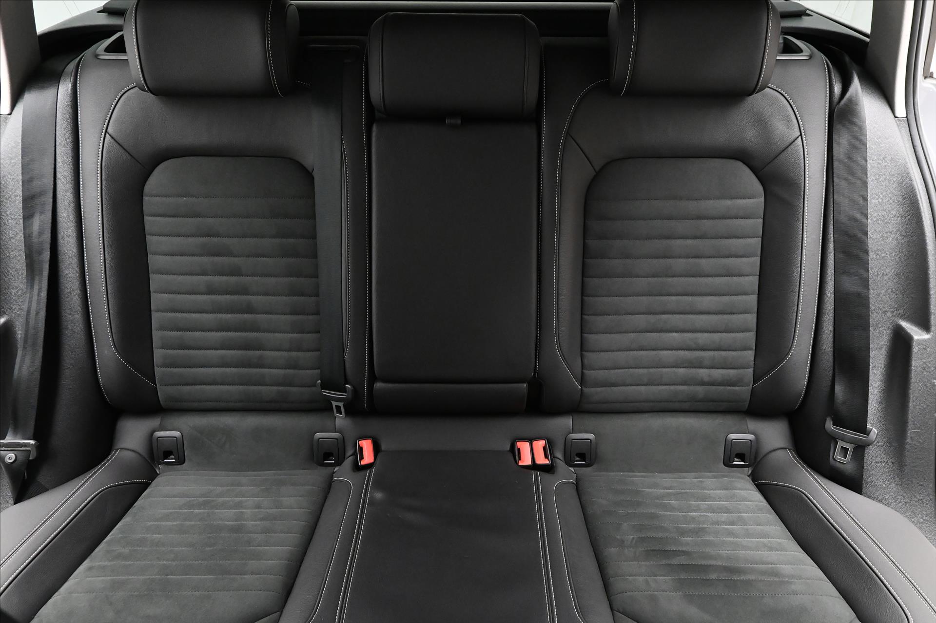 Hlavní fotografie vozu Volkswagen Passat 2,0 TDI 110 kW DSG ELEGANCE Záruka až 5 let (28)