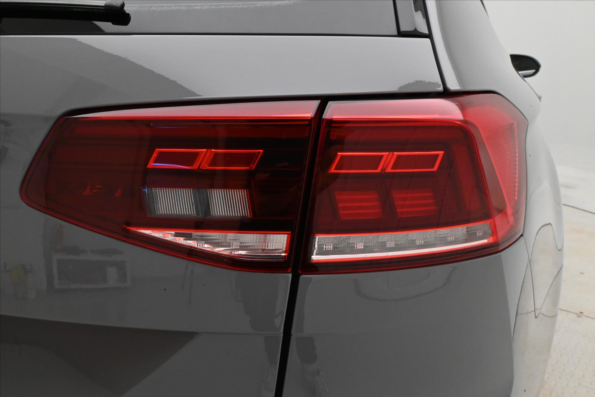 Hlavní fotografie vozu Volkswagen Passat 2,0 TDI 110 kW DSG ELEGANCE Záruka až 5 let (31)