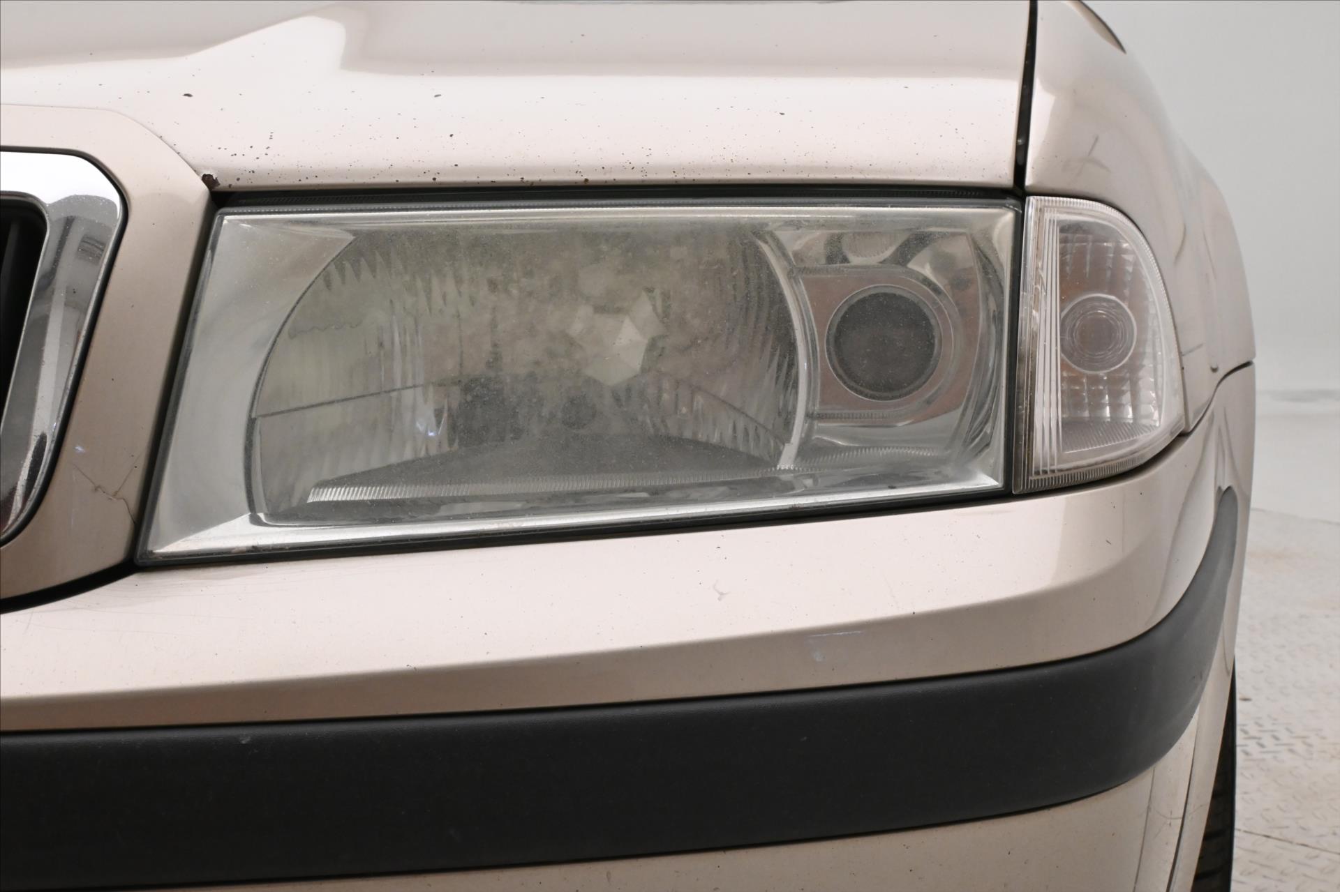 Hlavní fotografie vozu Škoda Octavia 1,9 TDI 81 kW Ambition Tažné (27)