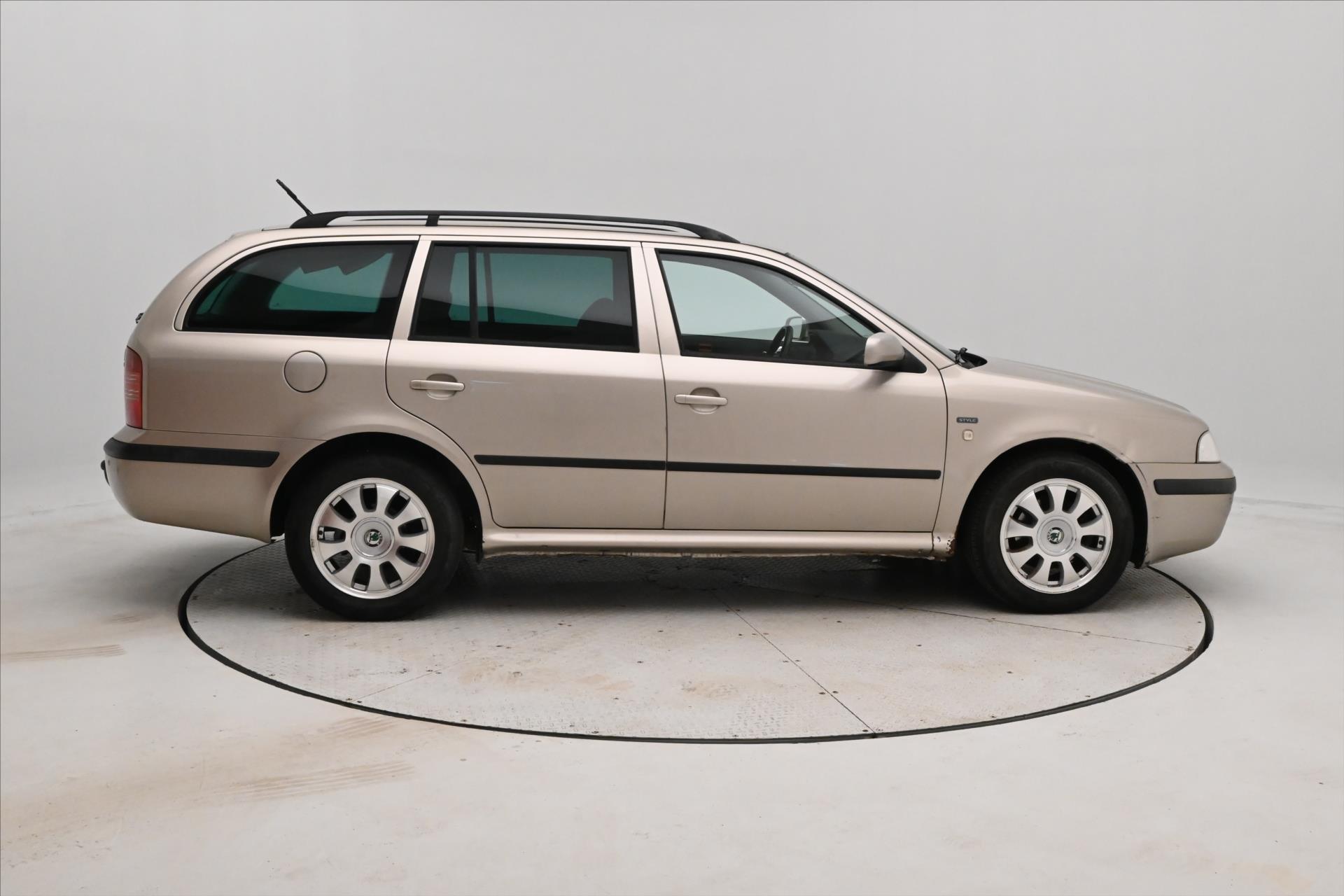 Hlavní fotografie vozu Škoda Octavia 1,9 TDI 81 kW Ambition Tažné (4)