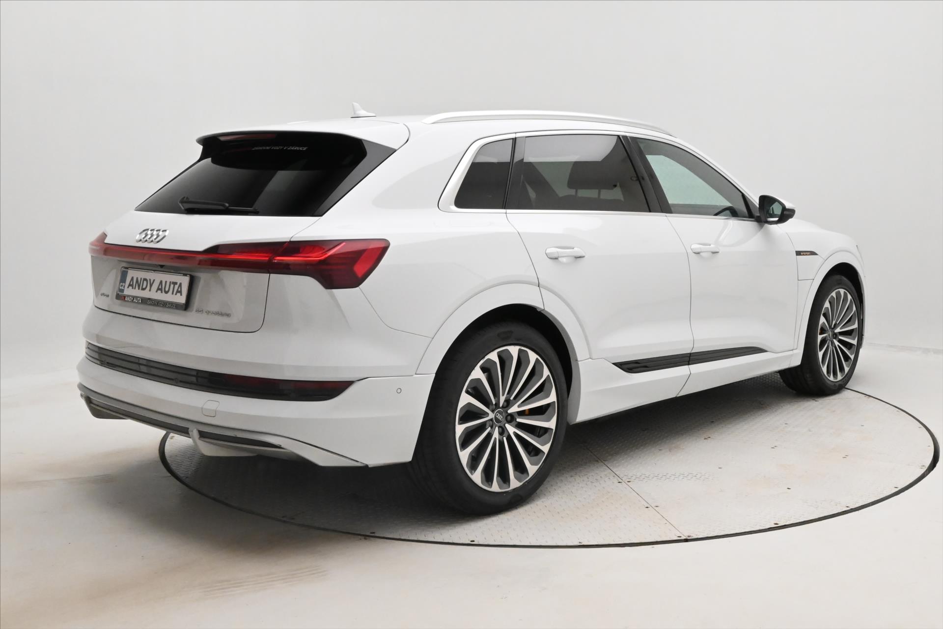 Hlavní fotografie vozu Audi e-tron 55 300 kW QUATTRO S-LINE Záruka až 3 roky (5)