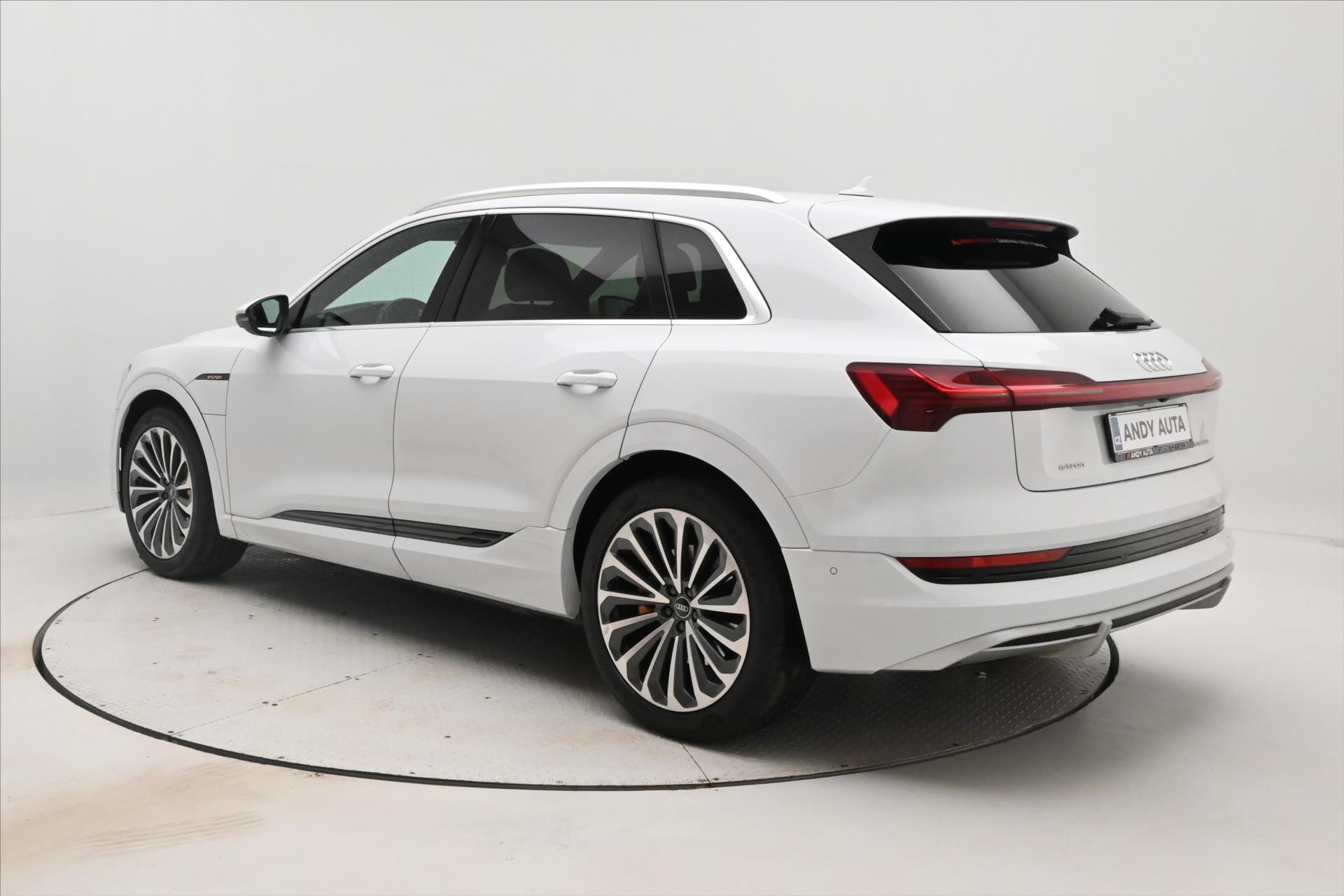 Hlavní fotografie vozu Audi e-tron 55 300 kW QUATTRO S-LINE Záruka až 3 roky (7)
