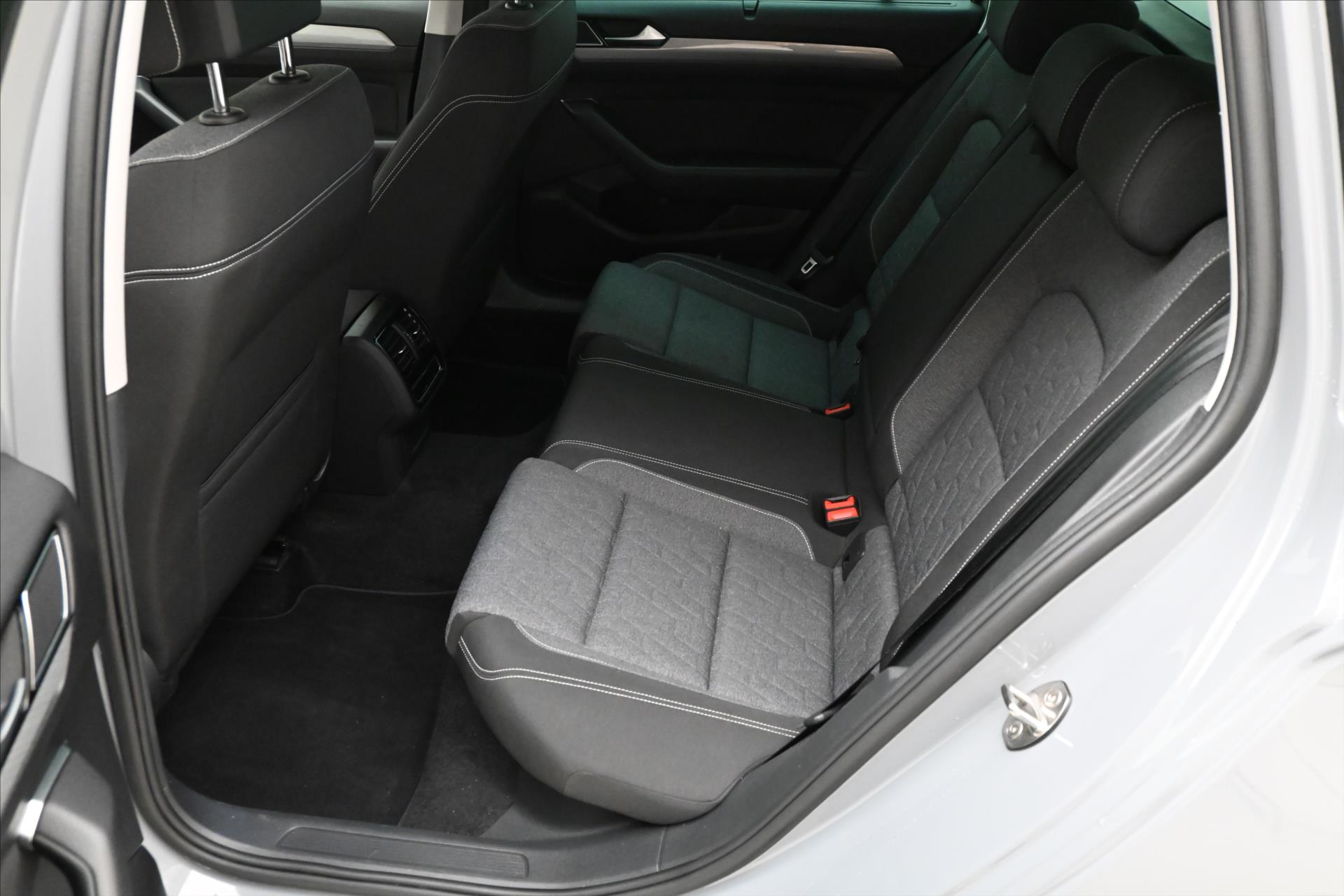 Hlavní fotografie vozu Volkswagen Passat 2,0 TDI 110kW DSG Business Záruka až 5 let (13)