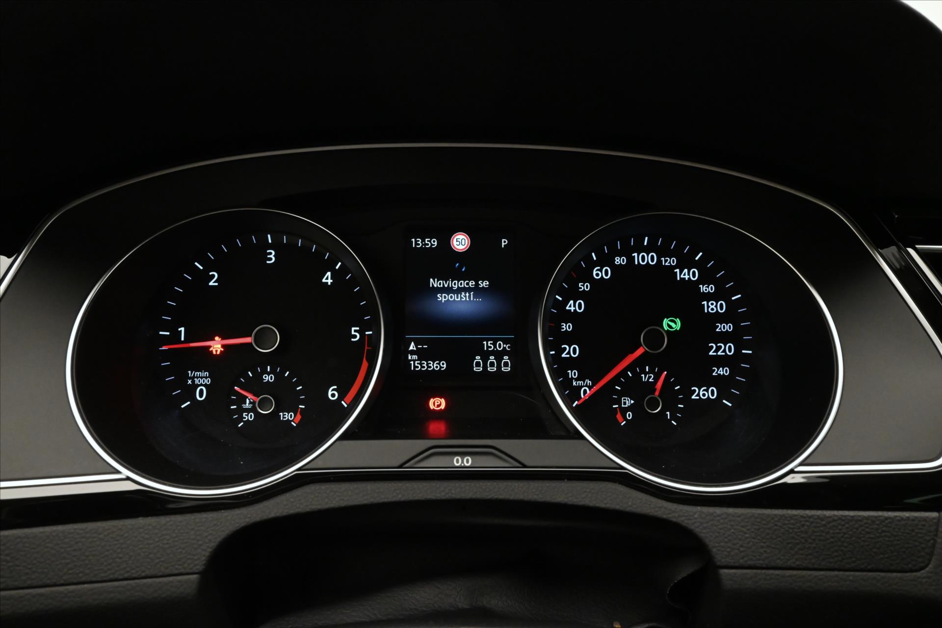 Hlavní fotografie vozu Volkswagen Passat 2,0 TDI 110kW DSG Business Záruka až 5 let (14)