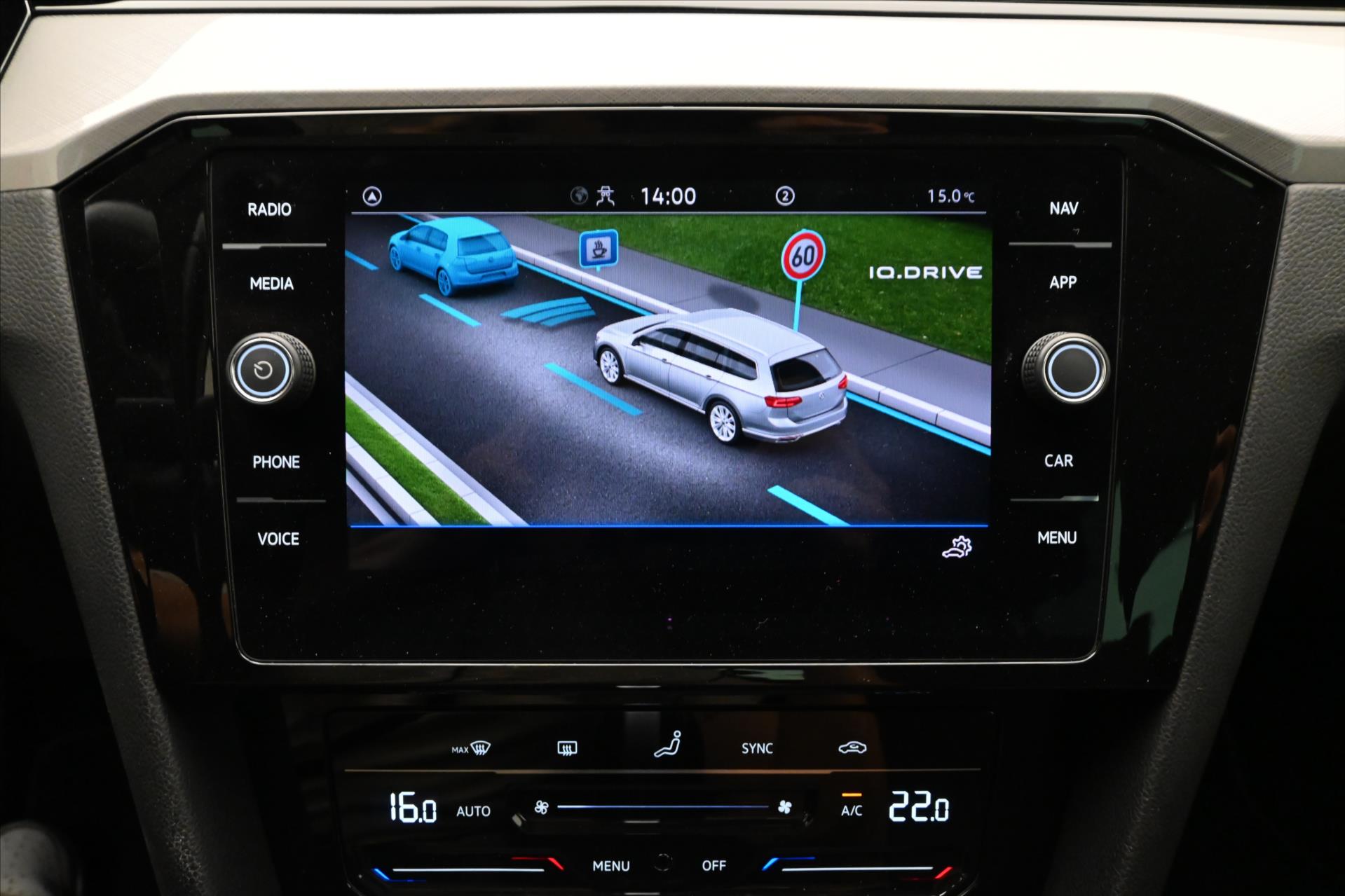 Hlavní fotografie vozu Volkswagen Passat 2,0 TDI 110kW DSG Business Záruka až 5 let (16)