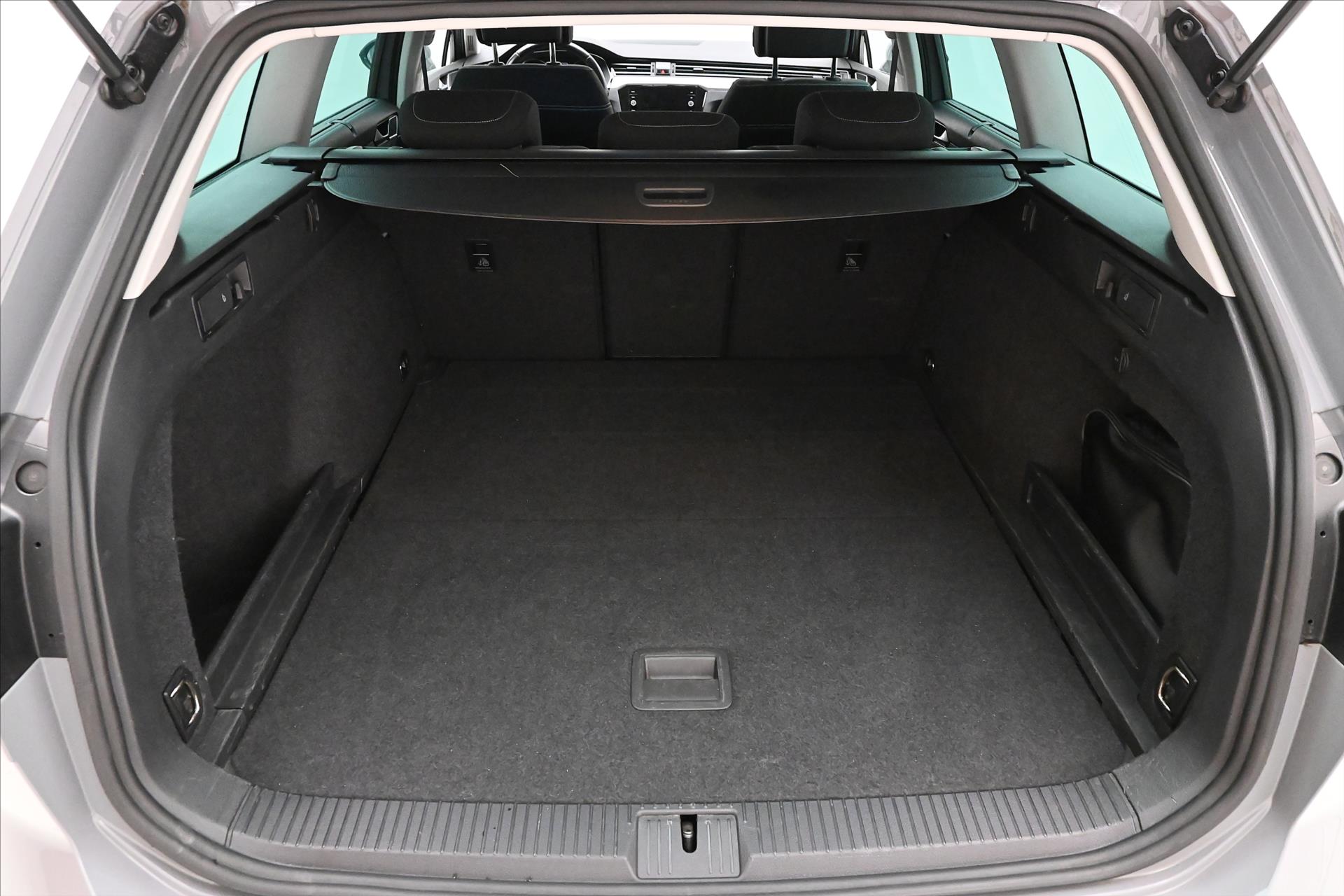 Hlavní fotografie vozu Volkswagen Passat 2,0 TDI 110kW DSG Business Záruka až 5 let (9)