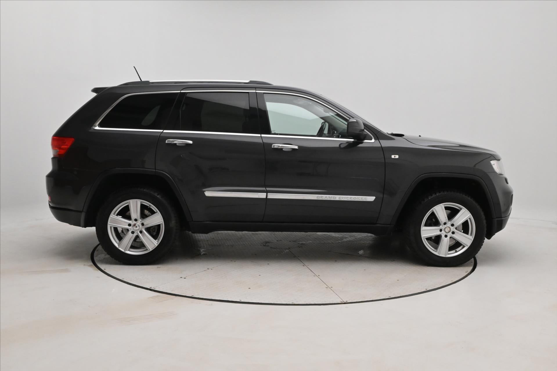 Hlavní fotografie vozu Jeep Grand Cherokee 3,0 CRD 177 kW 4x4 AT Overland Záruka (4)