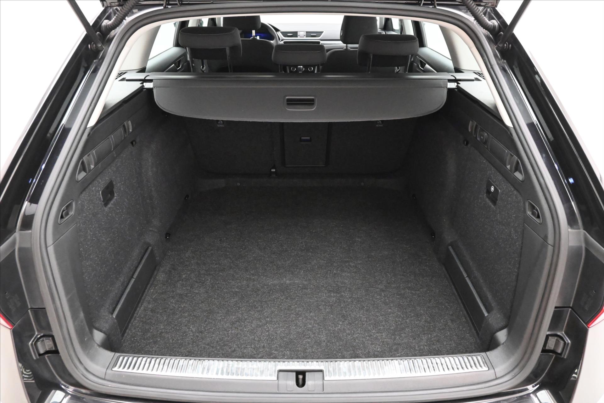 Hlavní fotografie vozu Škoda Superb 2,0 TDI 110kW DSG Style Záruka až 5 let (9)