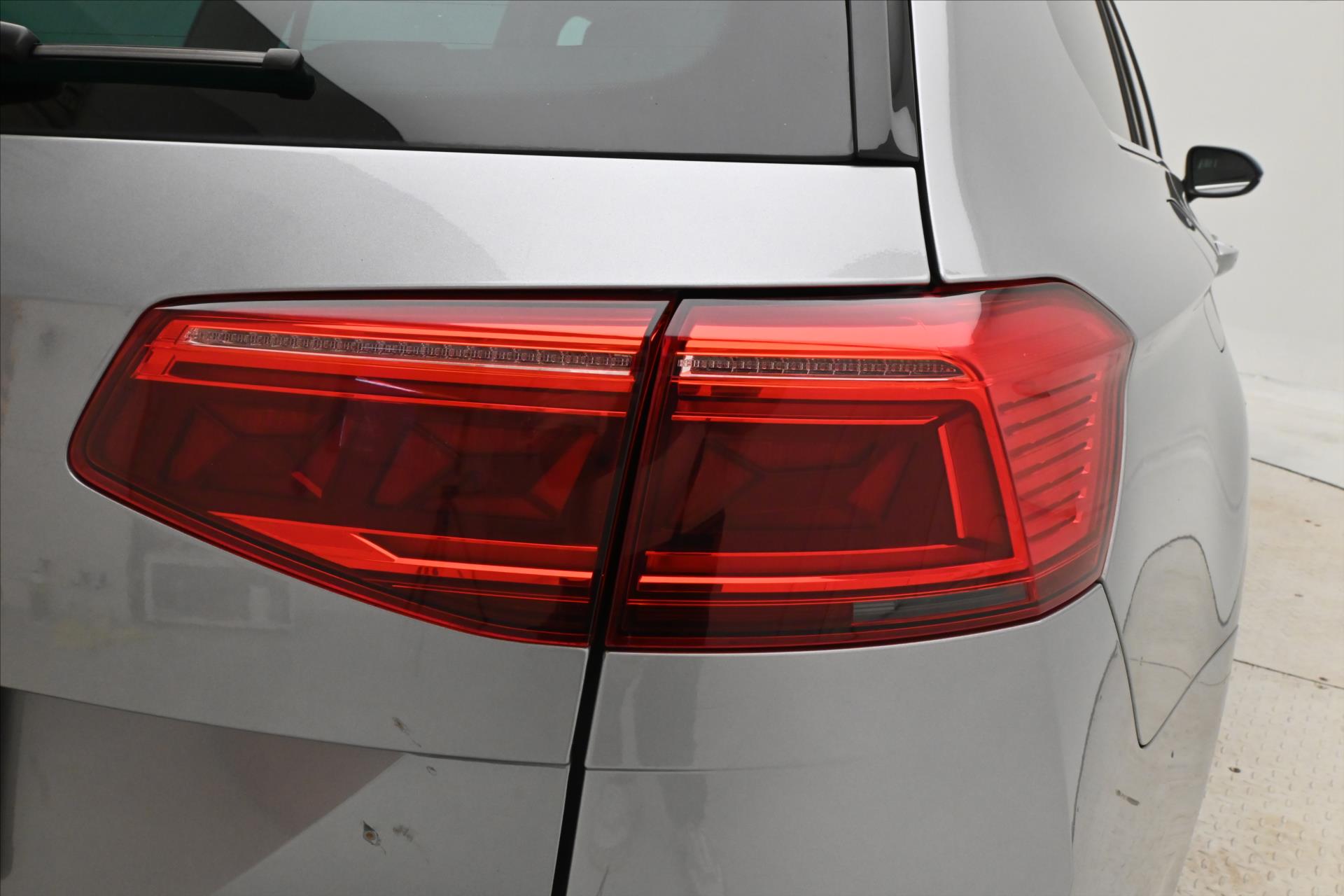 Main photo of the car Volkswagen Passat 2,0 TDI 147kW DSG Elegance Záruka až 5 let (24)