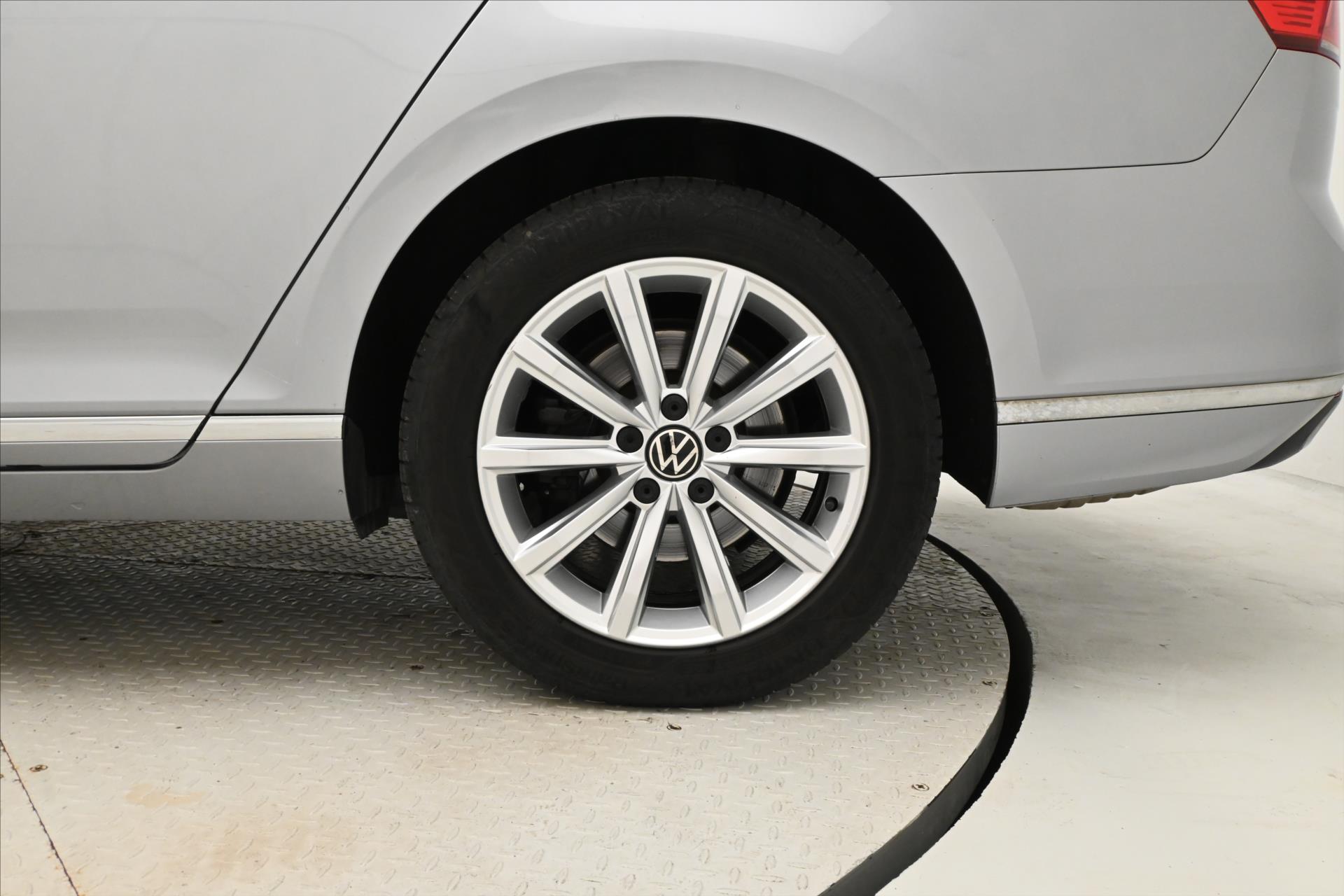 Main photo of the car Volkswagen Passat 2,0 TDI 147kW DSG Elegance Záruka až 5 let (25)