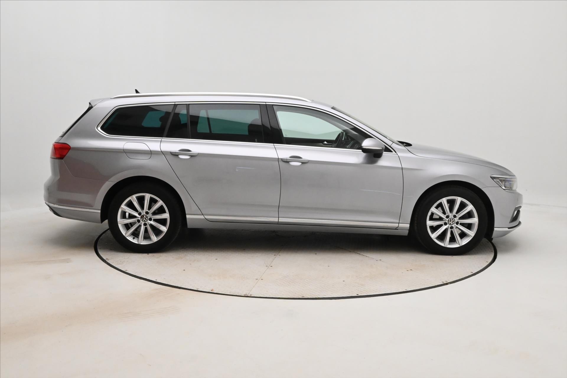 Main photo of the car Volkswagen Passat 2,0 TDI 147kW DSG Elegance Záruka až 5 let (4)