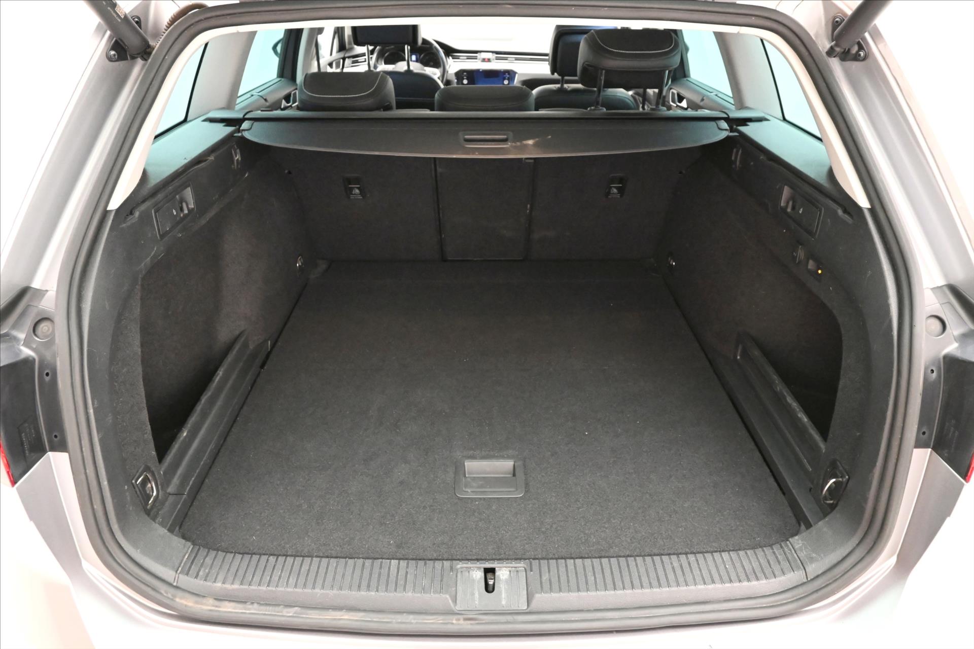 Main photo of the car Volkswagen Passat 2,0 TDI 147kW DSG Elegance Záruka až 5 let (9)