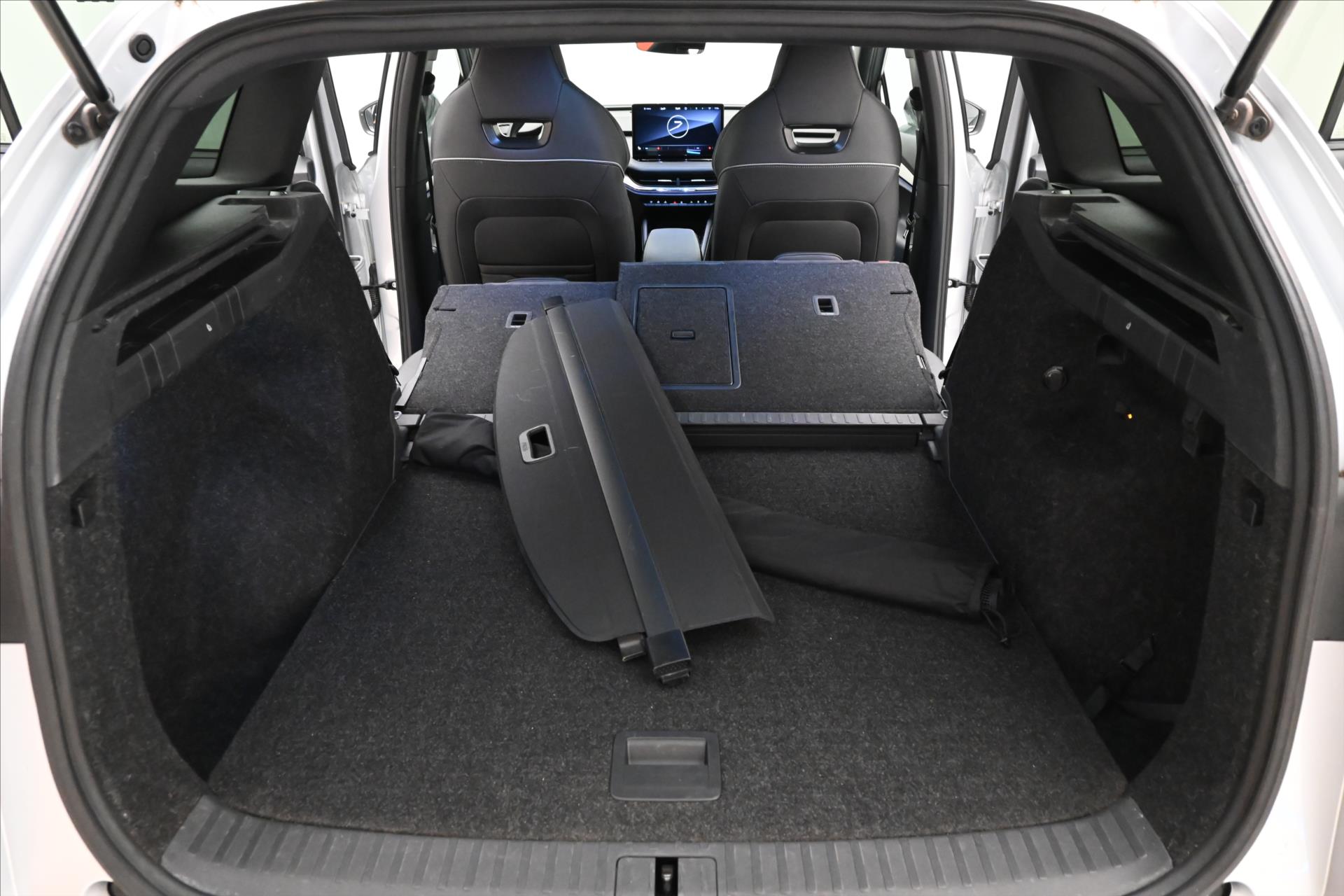 Hlavní fotografie vozu Škoda Enyaq iV 60 132kW SportPlus SOH 87%  Záruka až 3 rok (10)