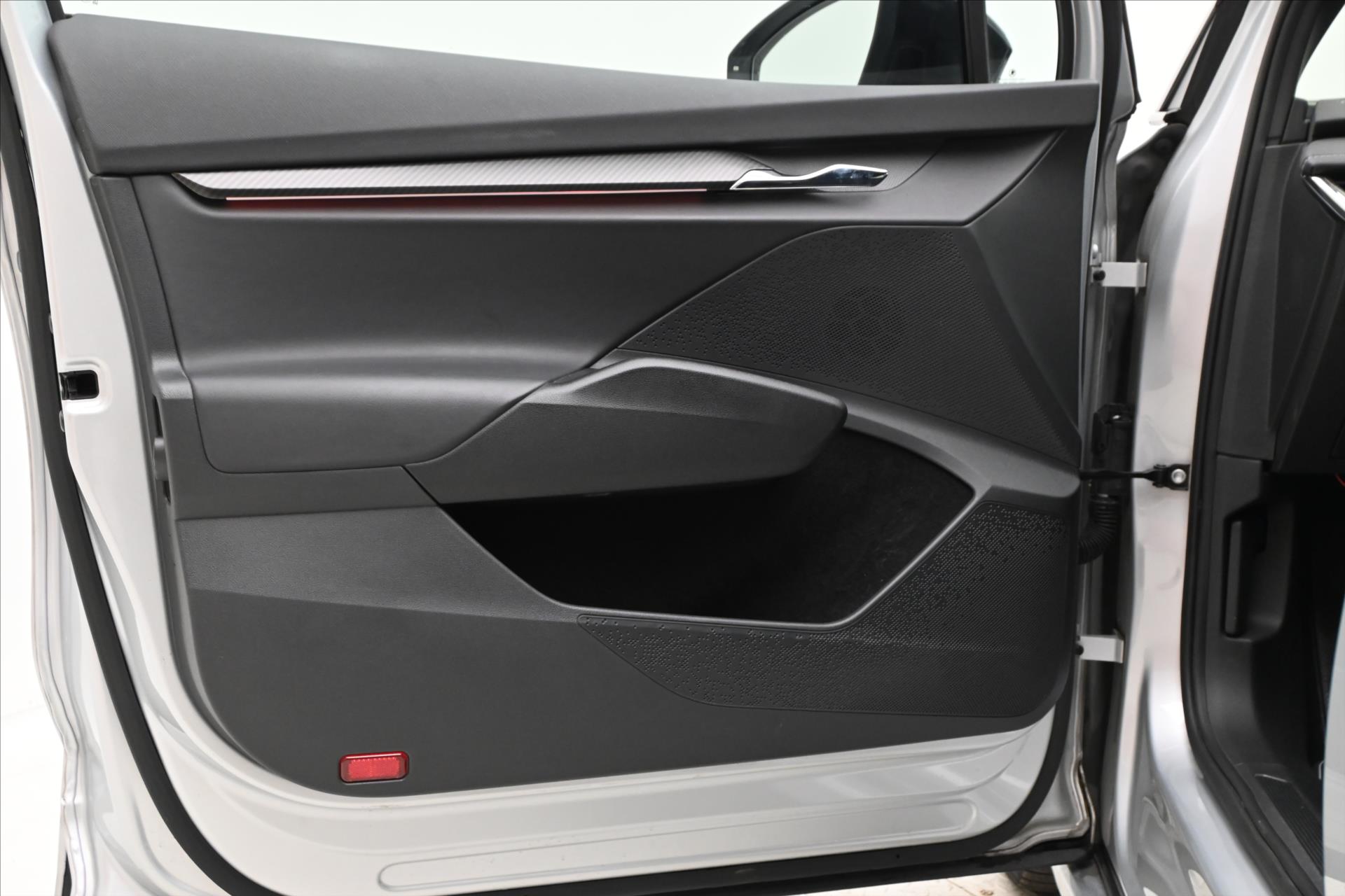 Hlavní fotografie vozu Škoda Enyaq iV 60 132kW SportPlus SOH 87%  Záruka až 3 rok (22)