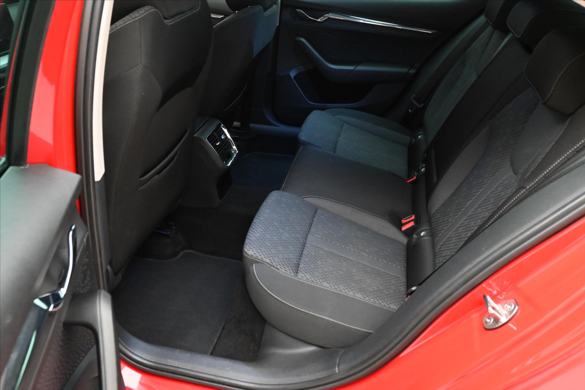 Hlavní fotografie vozu Škoda Octavia 1,0 TSI e-TEC 81kW DSG Style Záruka až 5 let (14)