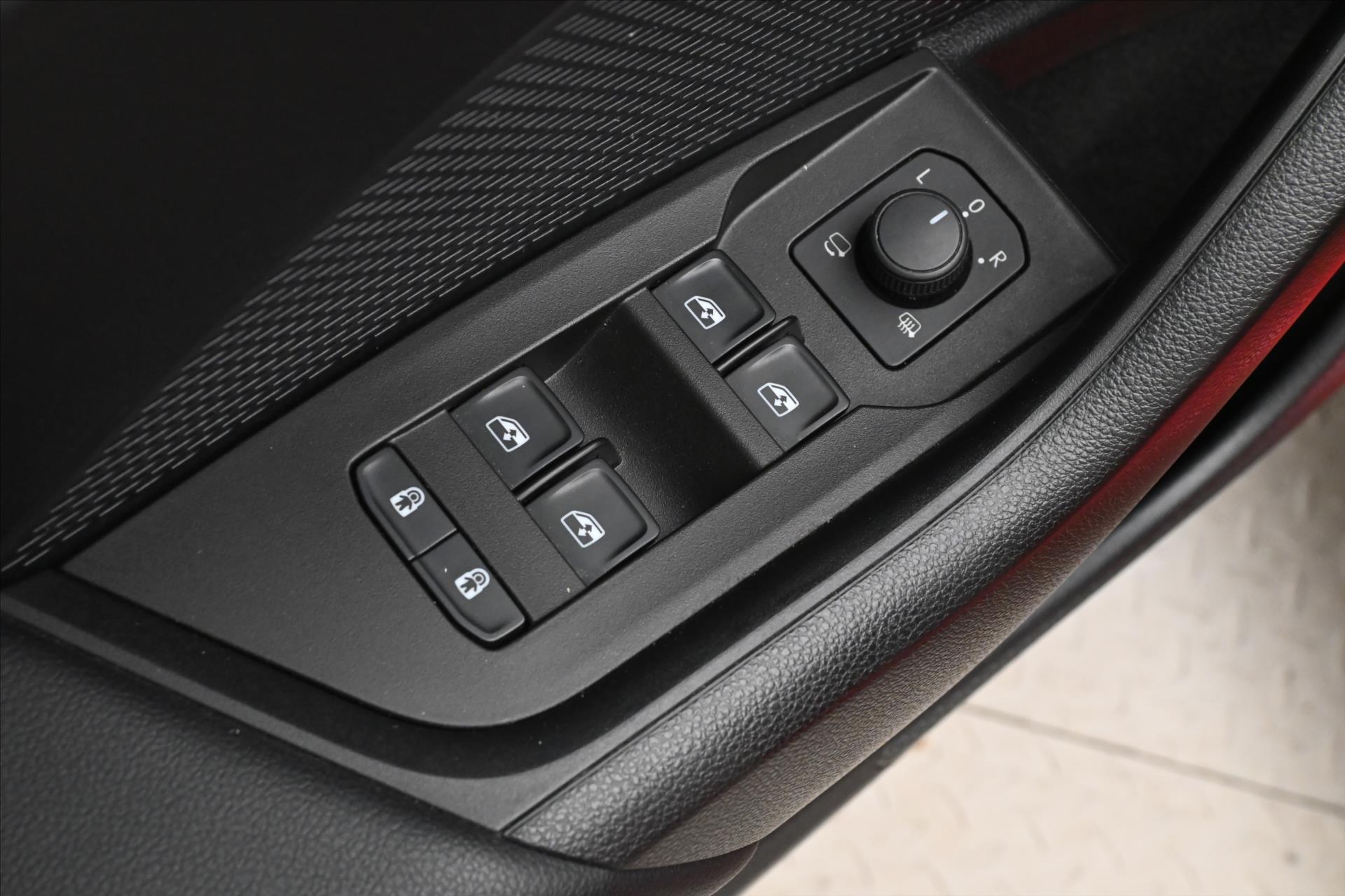Hlavní fotografie vozu Škoda Octavia 1,0 TSI e-TEC 81kW DSG Style Záruka až 5 let (27)