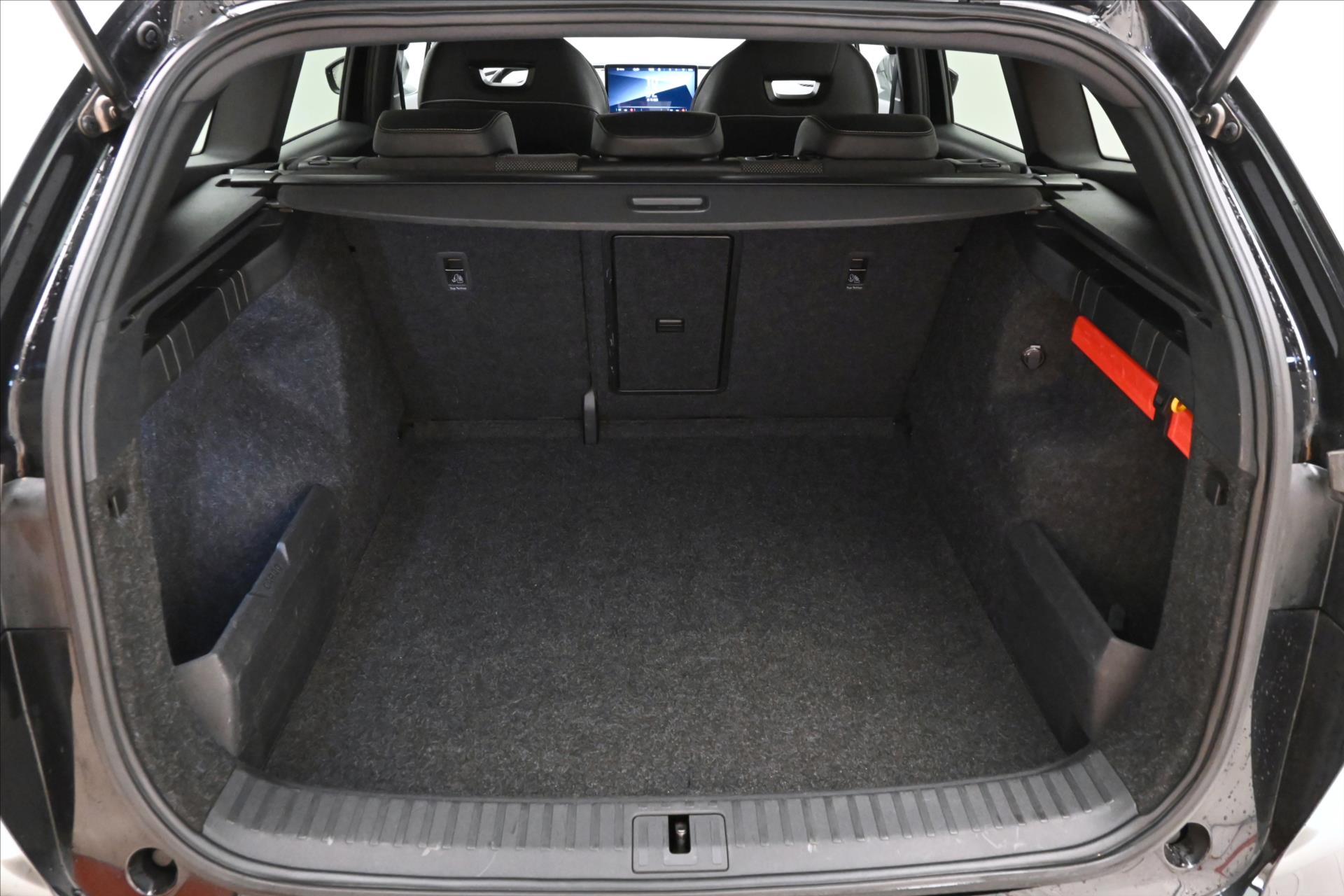 Hlavní fotografie vozu Škoda Enyaq iV60 132 kW SportLINE Záruka až 3 roky (10)