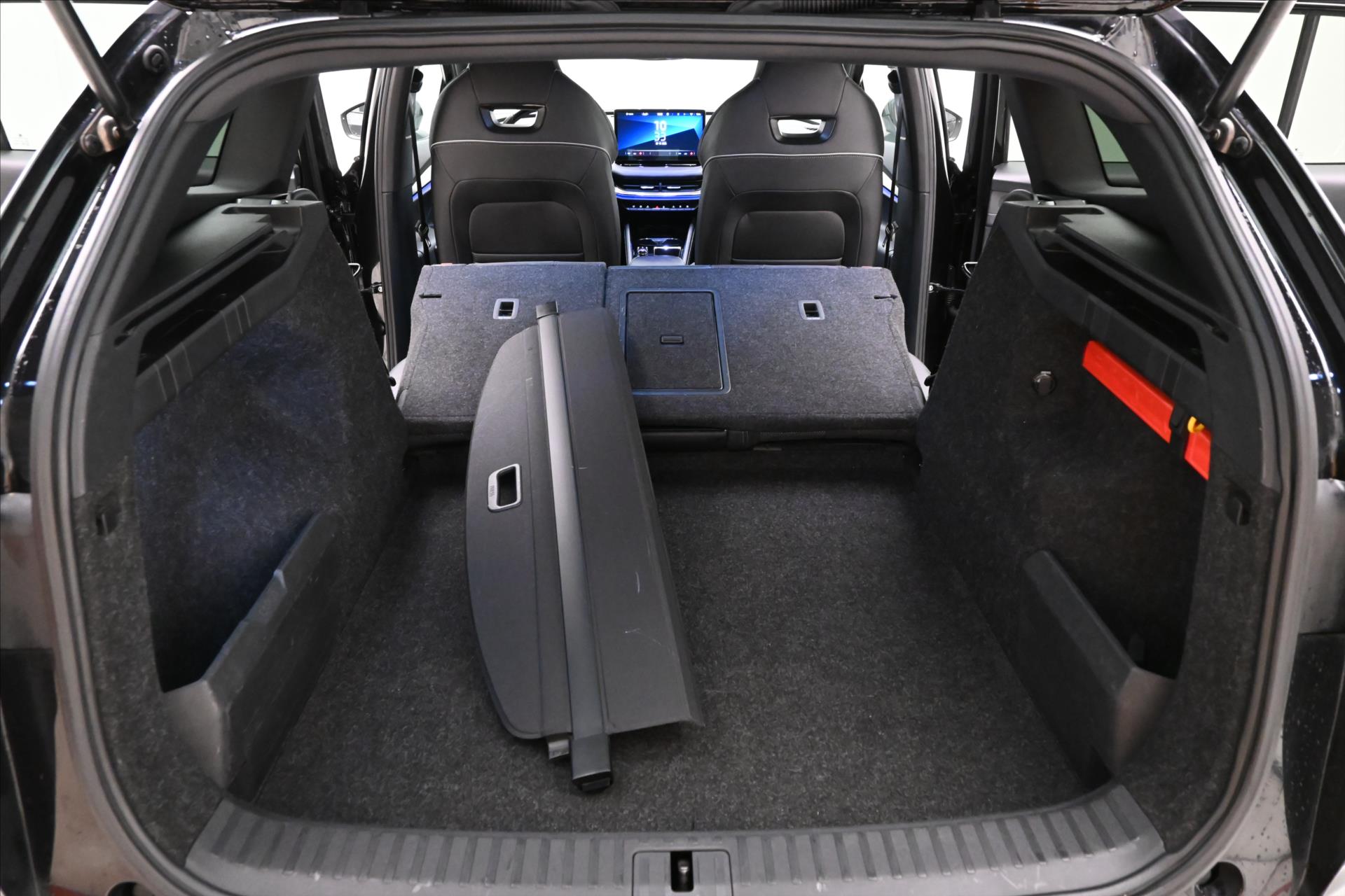 Hlavní fotografie vozu Škoda Enyaq iV60 132 kW SportLINE Záruka až 3 roky (11)