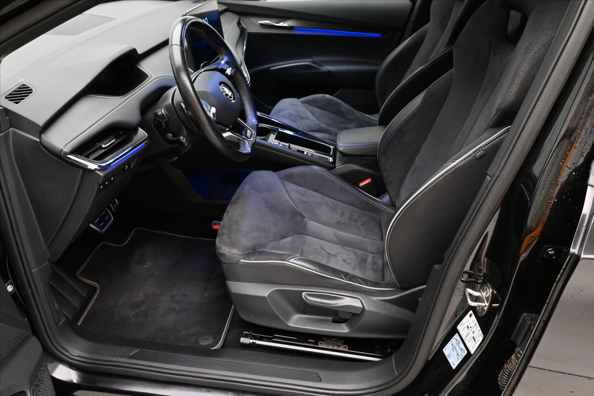 Hlavní fotografie vozu Škoda Enyaq iV60 132 kW SportLINE Záruka až 3 roky (13)