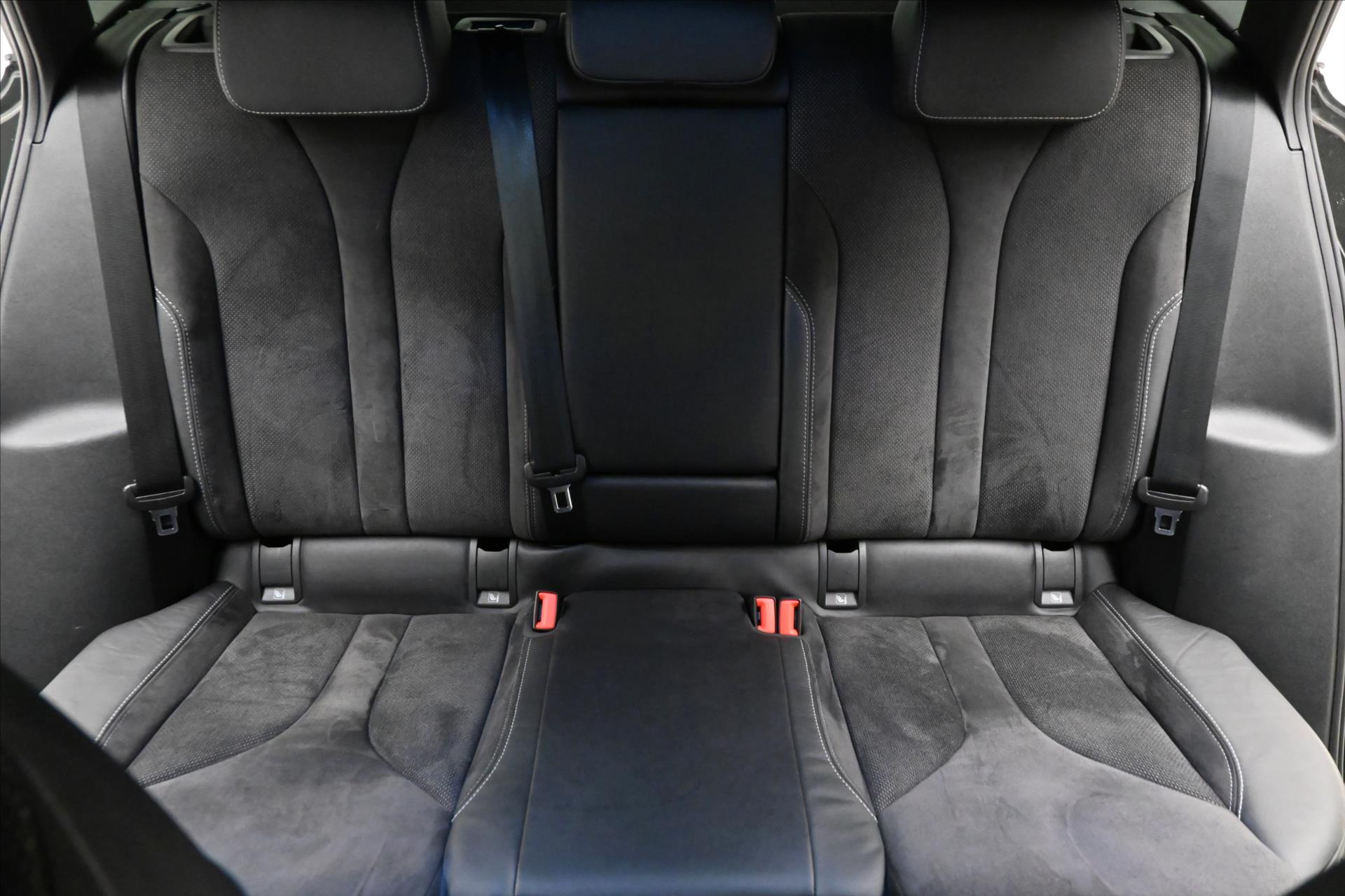 Hlavní fotografie vozu Škoda Enyaq iV60 132 kW SportLINE Záruka až 3 roky (27)