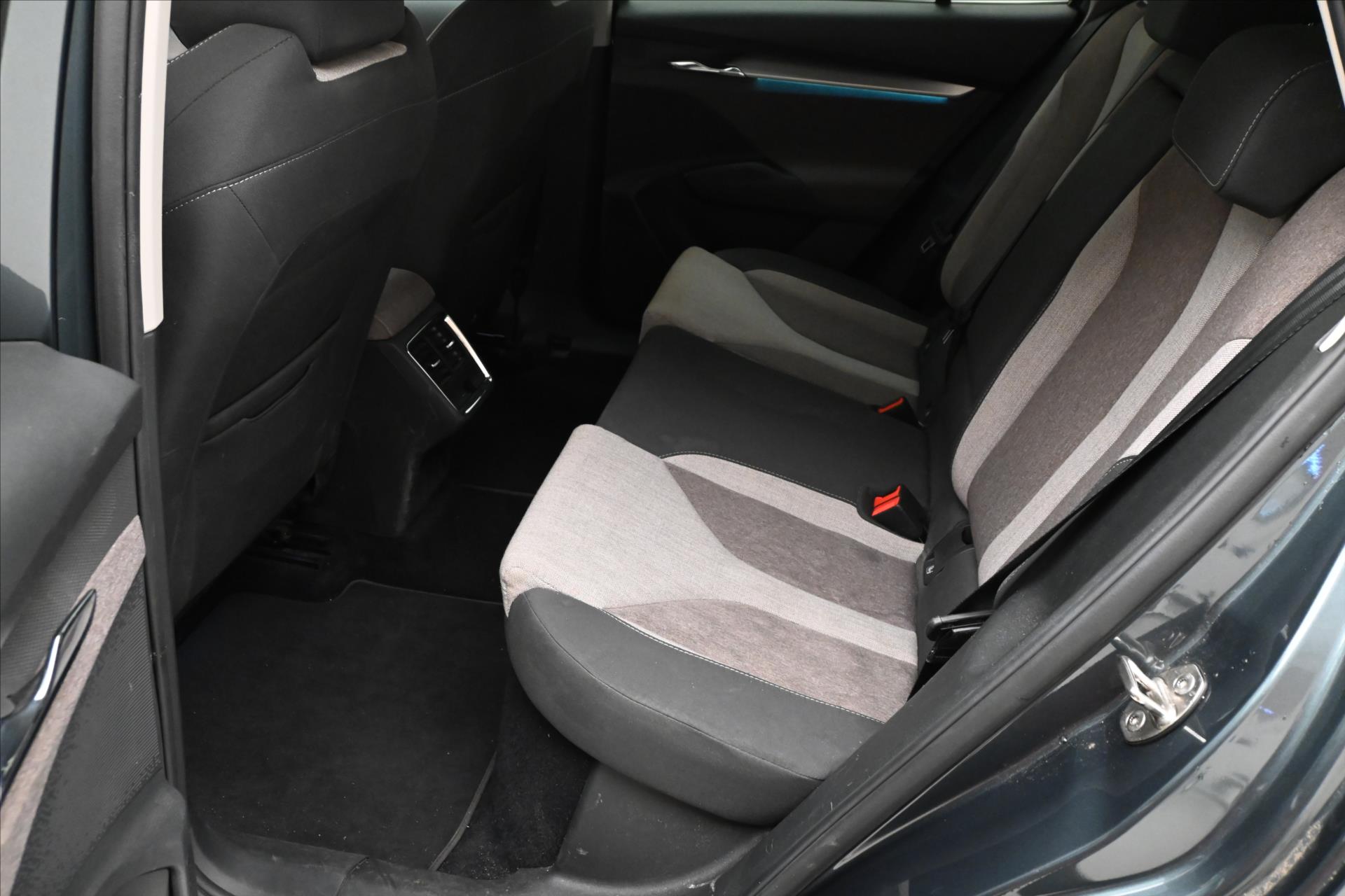 Main photo of the car Skoda Enyaq iV 60 132kW SOH 92% FIRST Edition Záruka až 3 roky (13)