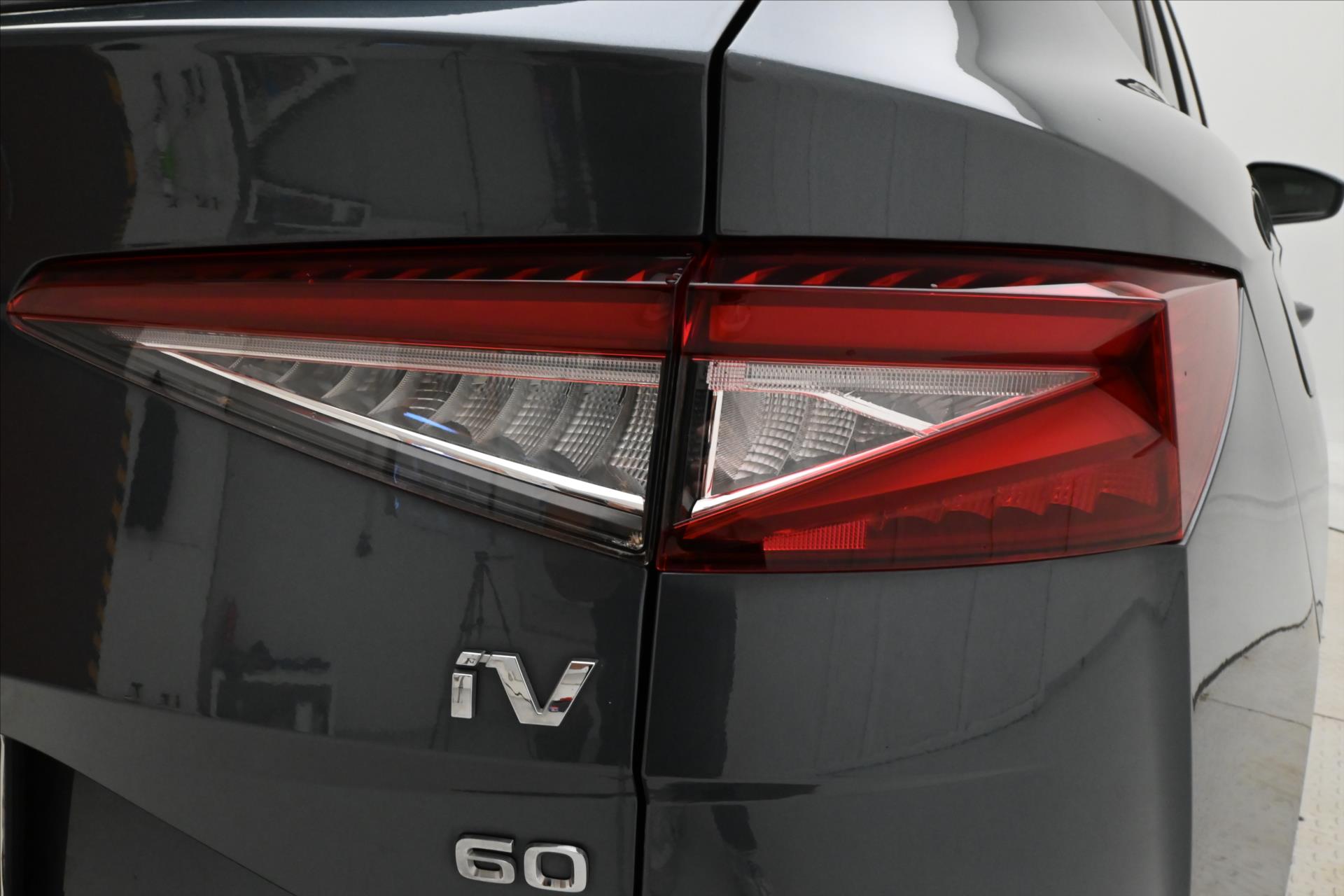 Main photo of the car Skoda Enyaq iV 60 132kW SOH 92% FIRST Edition Záruka až 3 roky (25)