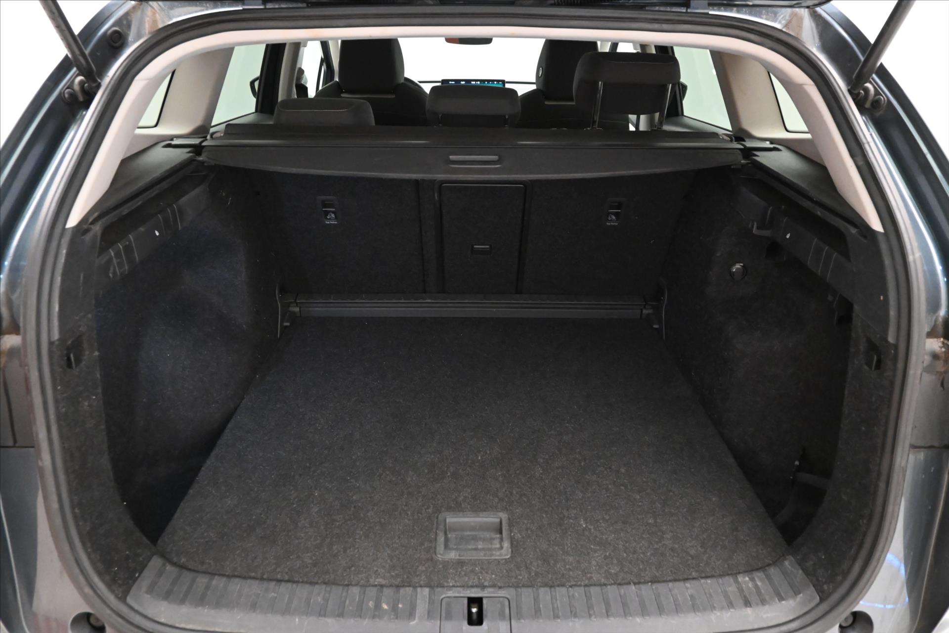 Main photo of the car Skoda Enyaq iV 60 132kW SOH 92% FIRST Edition Záruka až 3 roky (9)